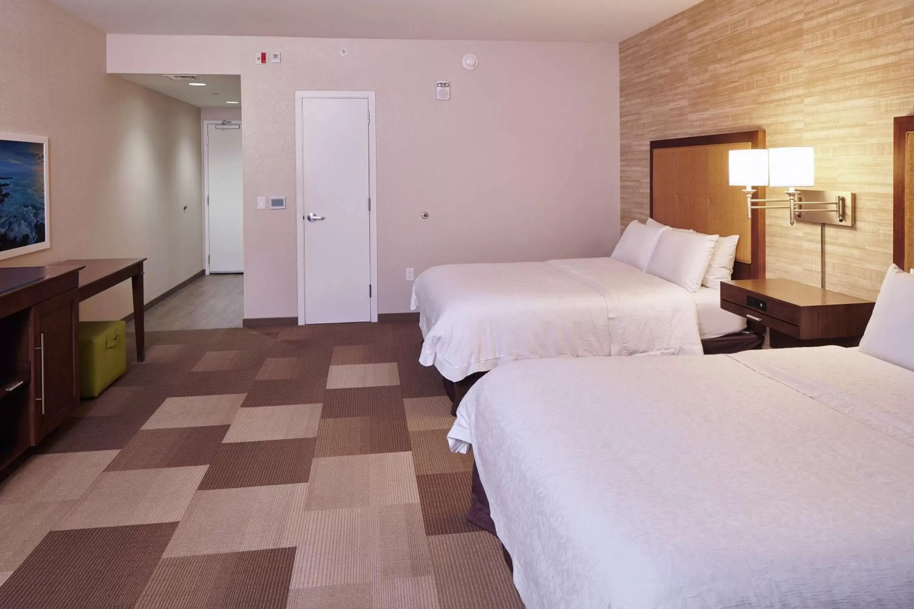 Queen Room with Two Queen Beds - Mobility/Hearing Access - Non-Smoking in Hampton Inn & Suites Oahu/Kapolei, HI - FREE Breakfast Queen Room with Two Queen Beds - Mobility/Hearing Access - Non-Smoking in Hampton Inn & Suites Oahu/Kapolei, HI - FREE Breakfast