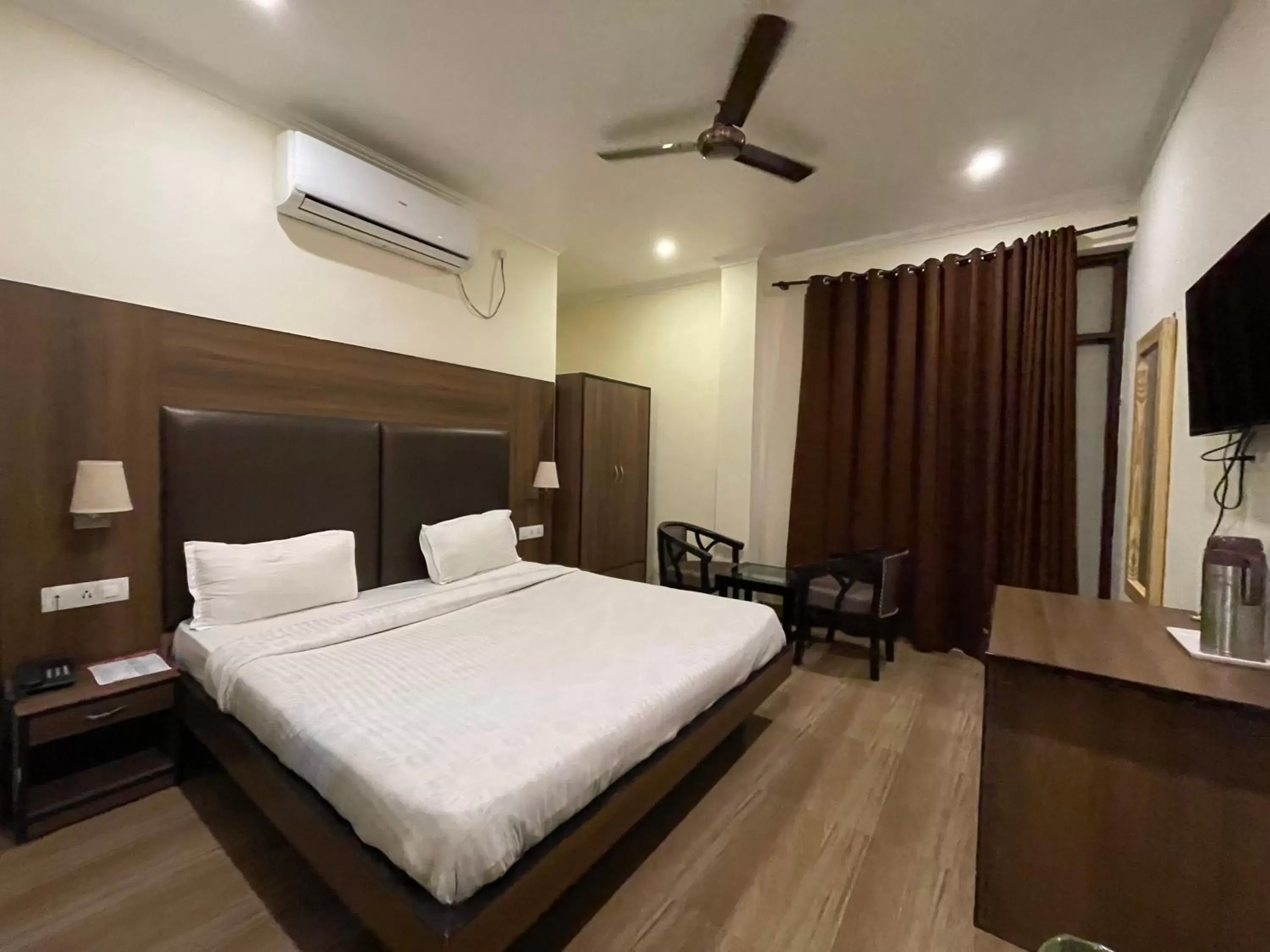 Standard Double Room in Tapasthali by Meera Hotels Standard Double Room in Tapasthali by Meera Hotels