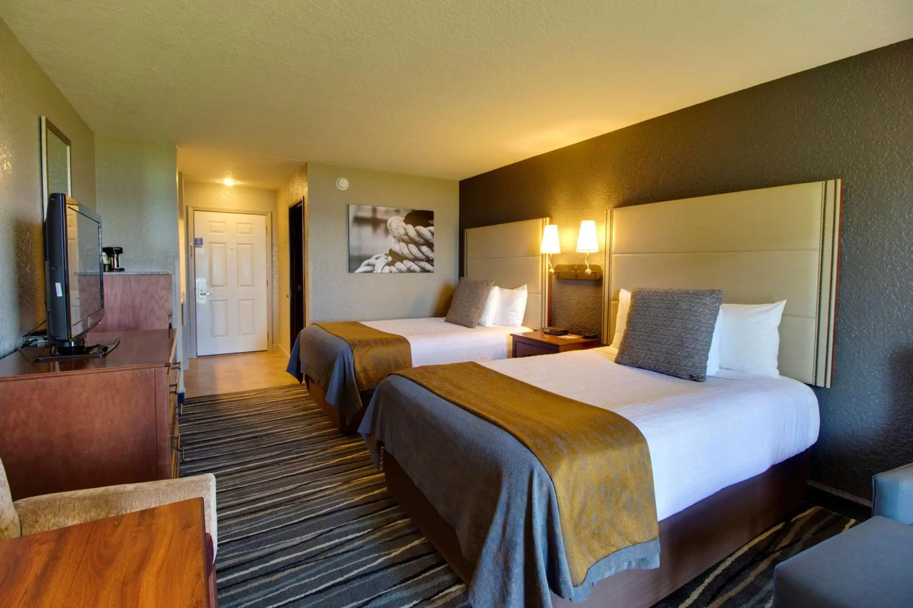 Two Double Beds with Balcony in Best Western Harbour Pointe Lakefront Two Double Beds with Balcony in Best Western Harbour Pointe Lakefront