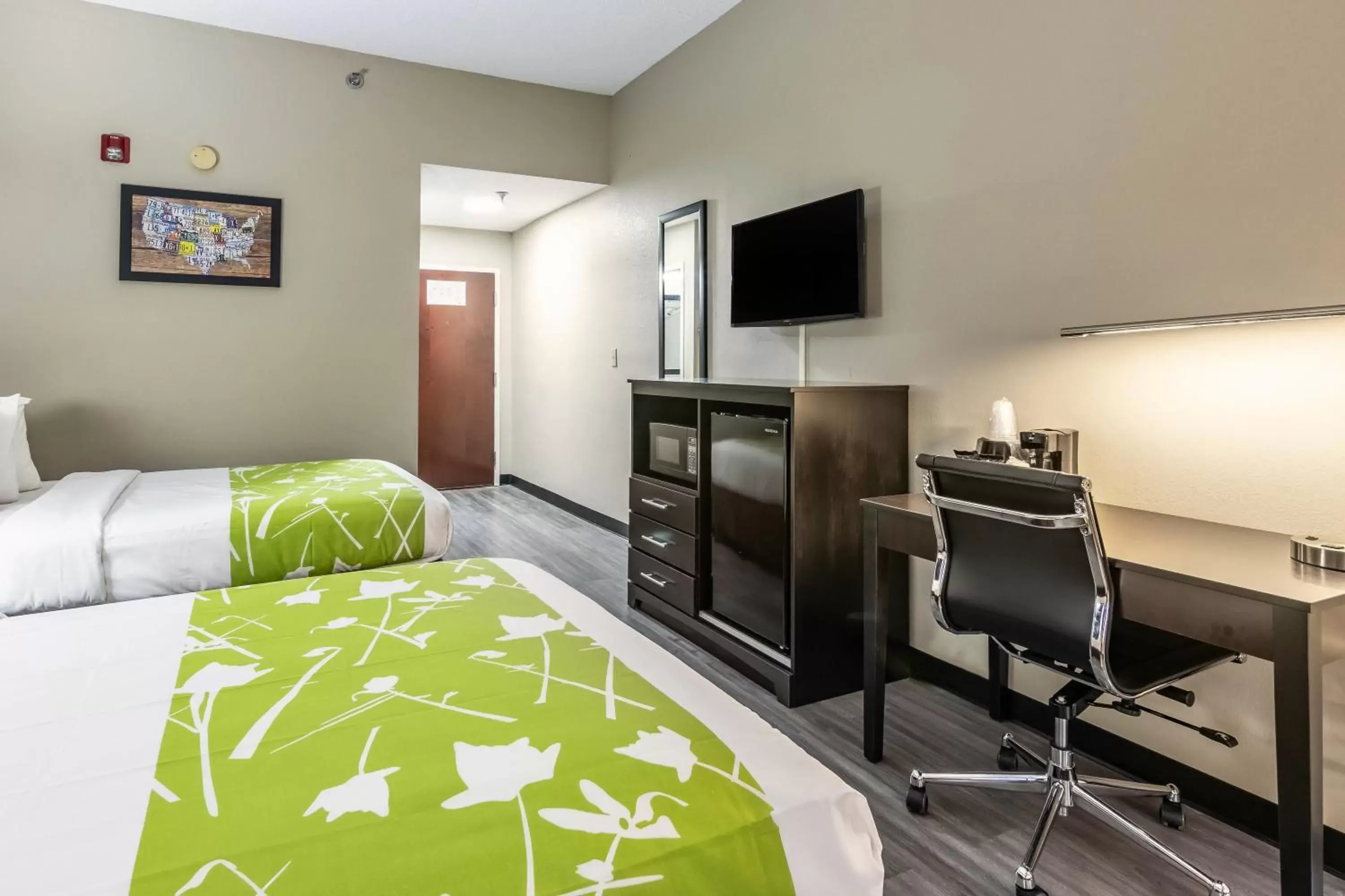 Double Room with Two Double Beds - Mobility Accessible/Non-Smoking in Econo Lodge Opelika Double Room with Two Double Beds - Mobility Accessible/Non-Smoking in Econo Lodge Opelika