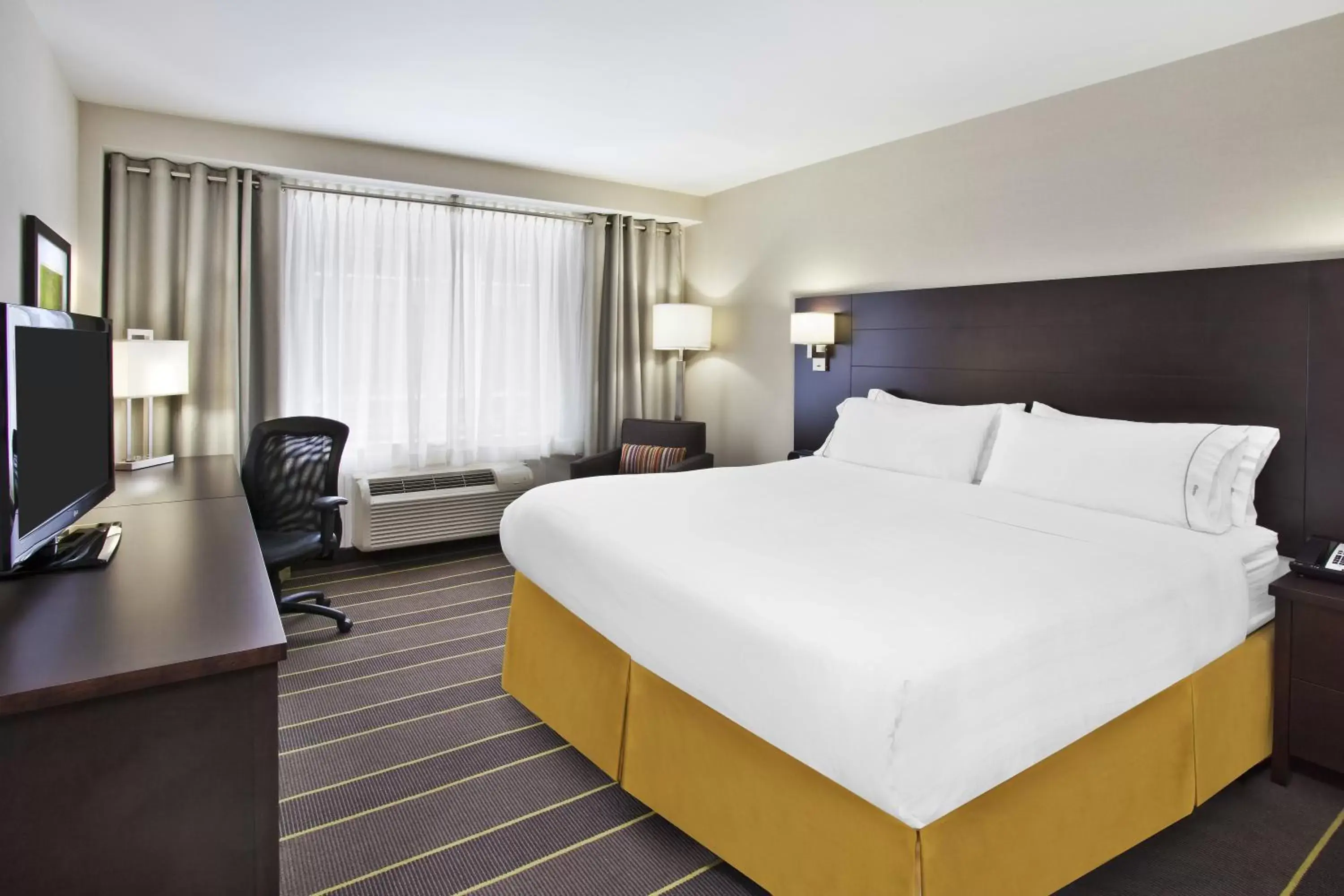 Standard King Room in Holiday Inn Express - Sault Ste. Marie by IHG Standard King Room in Holiday Inn Express - Sault Ste. Marie by IHG