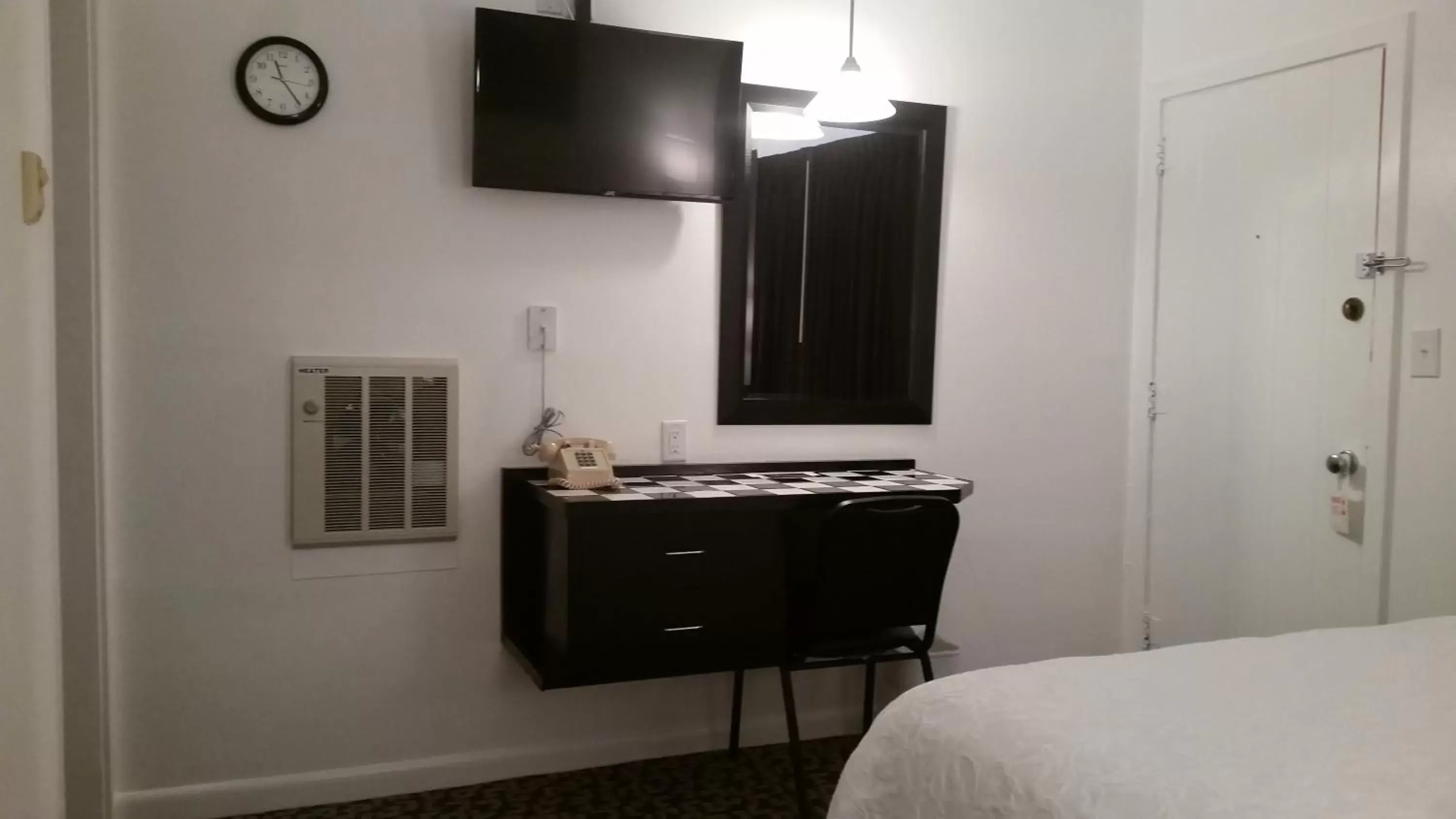 Family Room in Rocket Motel Family Room in Rocket Motel