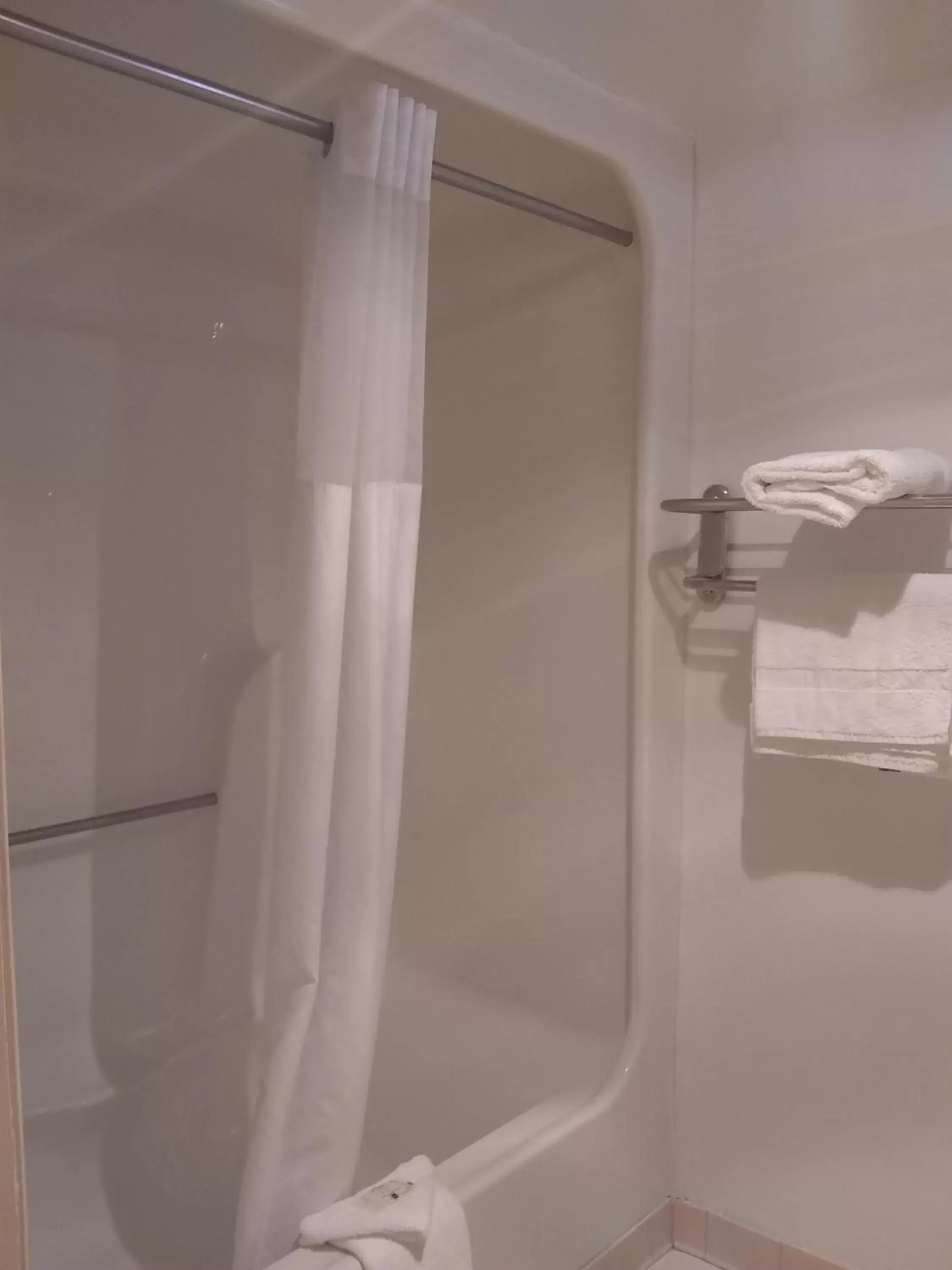 King Studio - Non-Smoking in Howard Johnson by Wyndham Virginia Beach King Studio - Non-Smoking in Howard Johnson by Wyndham Virginia Beach