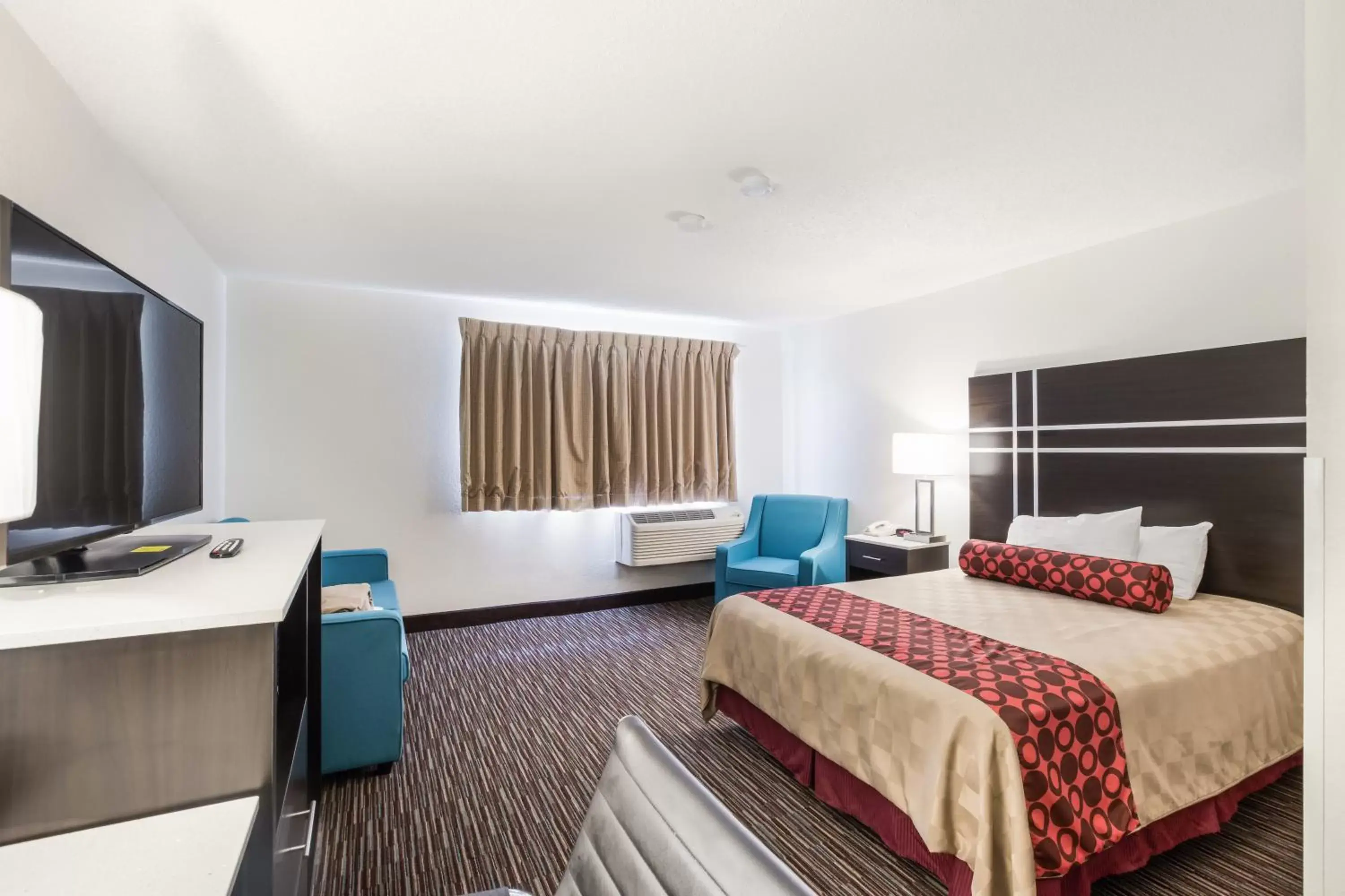 1 King Bed Executive Suite Non-Smoking in Americas Best Value Inn Charlotte 1 King Bed Executive Suite Non-Smoking in Americas Best Value Inn Charlotte