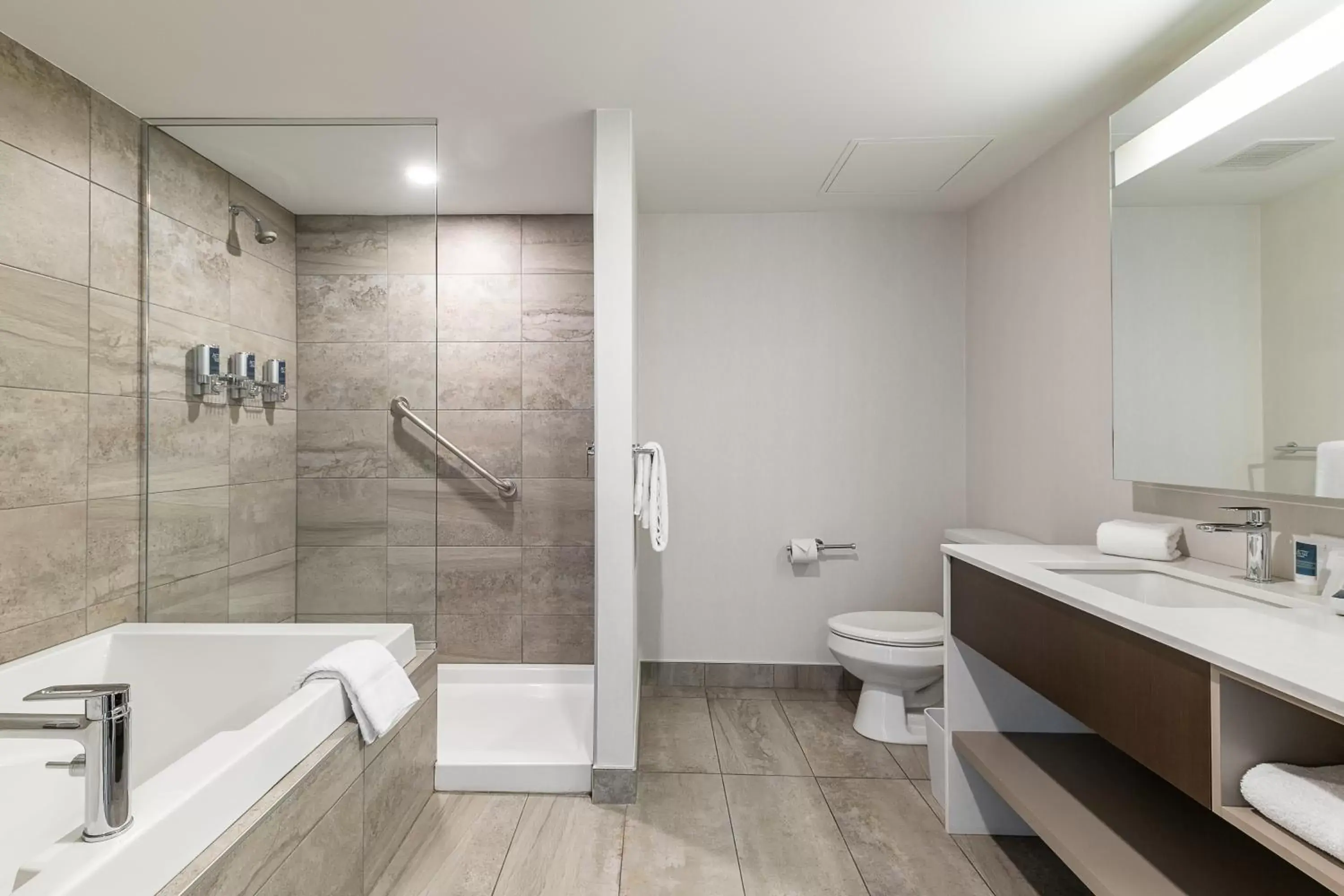 1 Bedroom Executive Suite, 1 King, Sofa bed in Four Points by Sheraton Lévis Convention Centre 1 Bedroom Executive Suite, 1 King, Sofa bed in Four Points by Sheraton Lévis Convention Centre