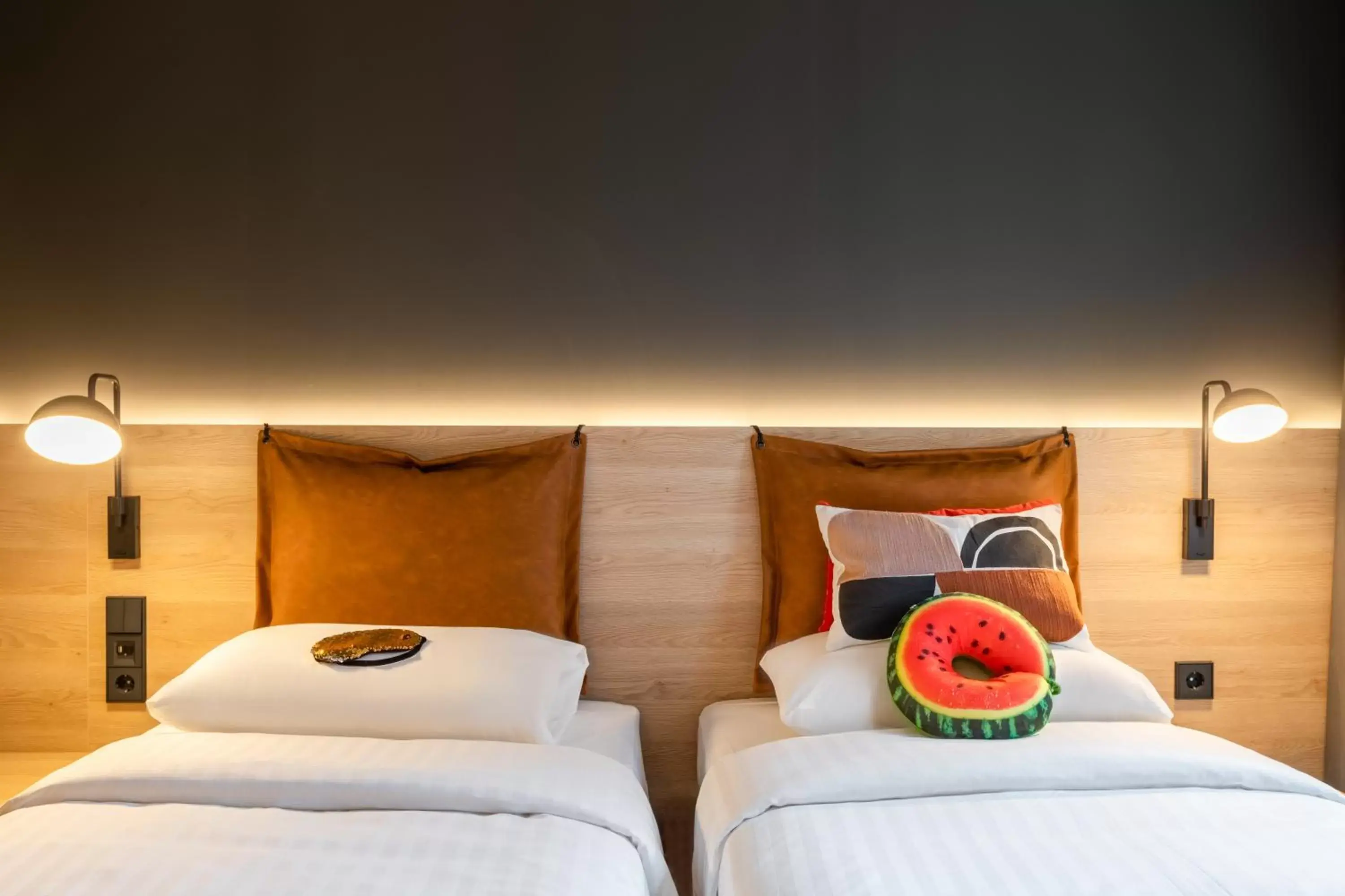 Moxy Twin Sleeper, Guest room, 2 Twin/Single Bed(s) in Moxy Dresden Neustadt Moxy Twin Sleeper, Guest room, 2 Twin/Single Bed(s) in Moxy Dresden Neustadt