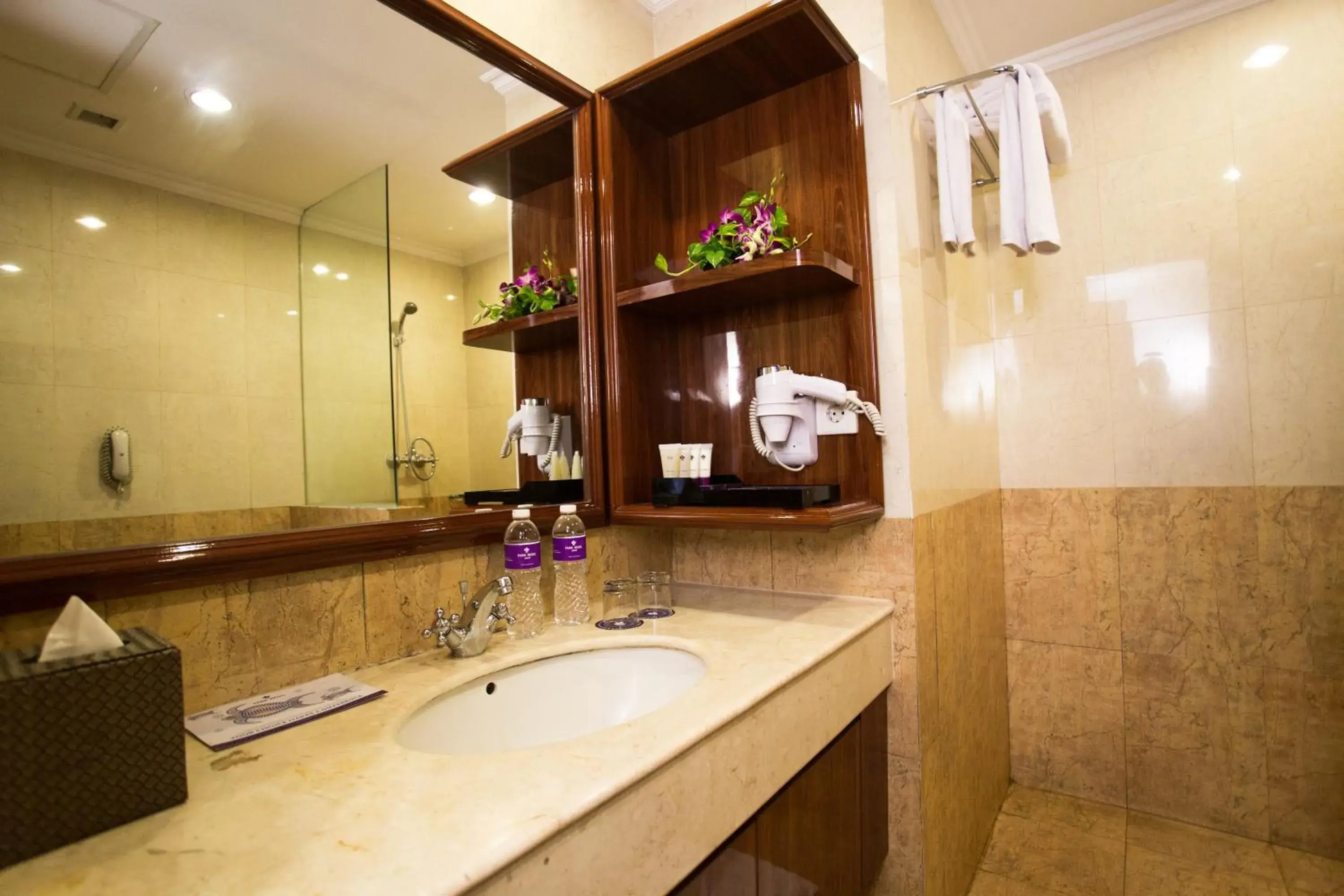 Deluxe Queen Room in Arion Suites Hotel Kemang Deluxe Queen Room in Arion Suites Hotel Kemang
