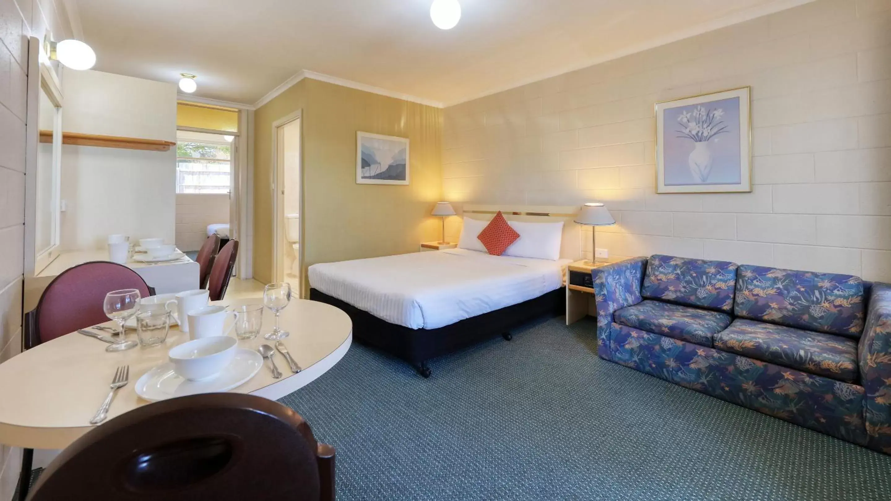 Two-Bedroom Family Room in Sunrise Devonport Two-Bedroom Family Room in Sunrise Devonport