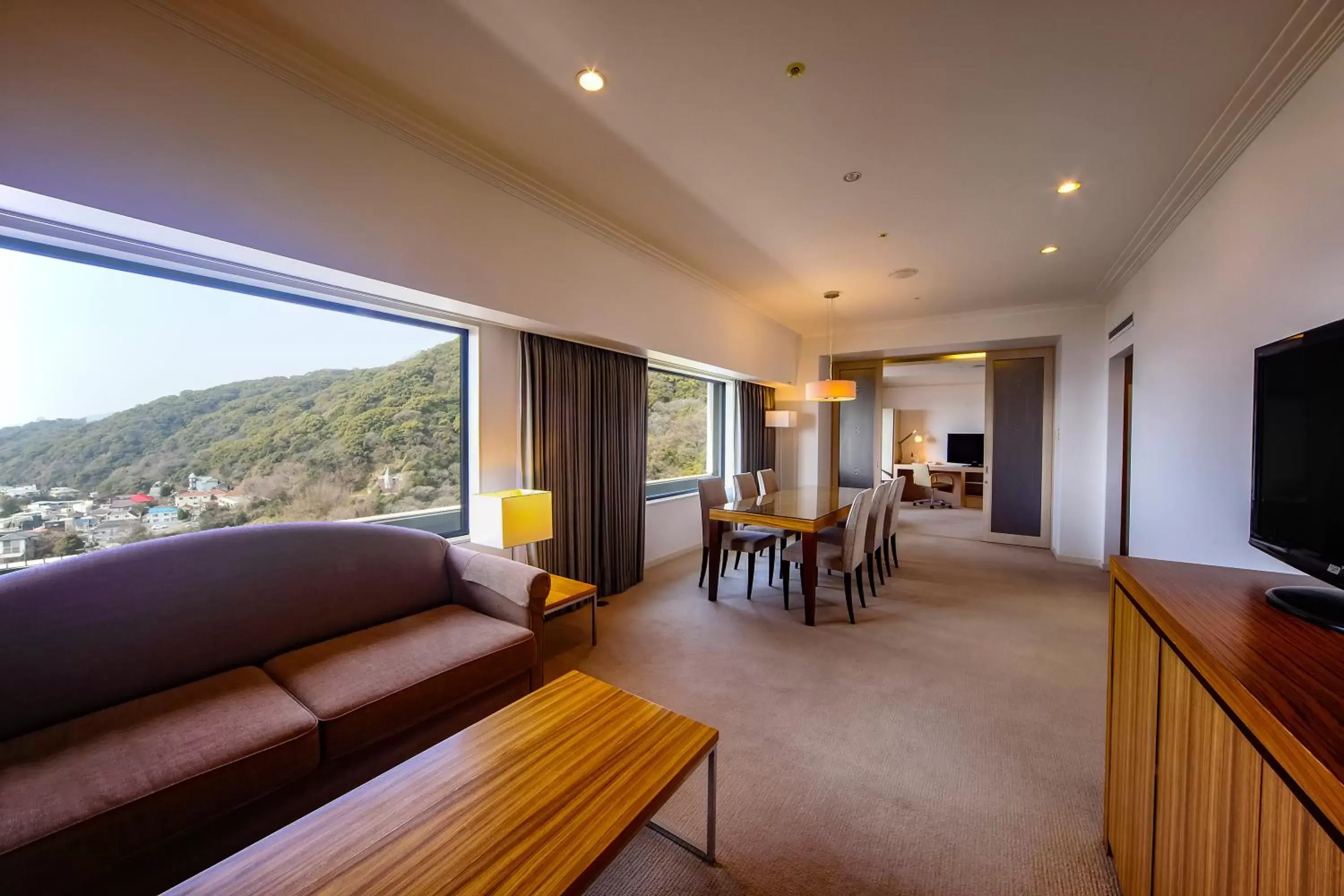 Two-Bedroom Suite with City View - Lounge Access in ANA Crowne Plaza Kobe by IHG Two-Bedroom Suite with City View - Lounge Access in ANA Crowne Plaza Kobe by IHG