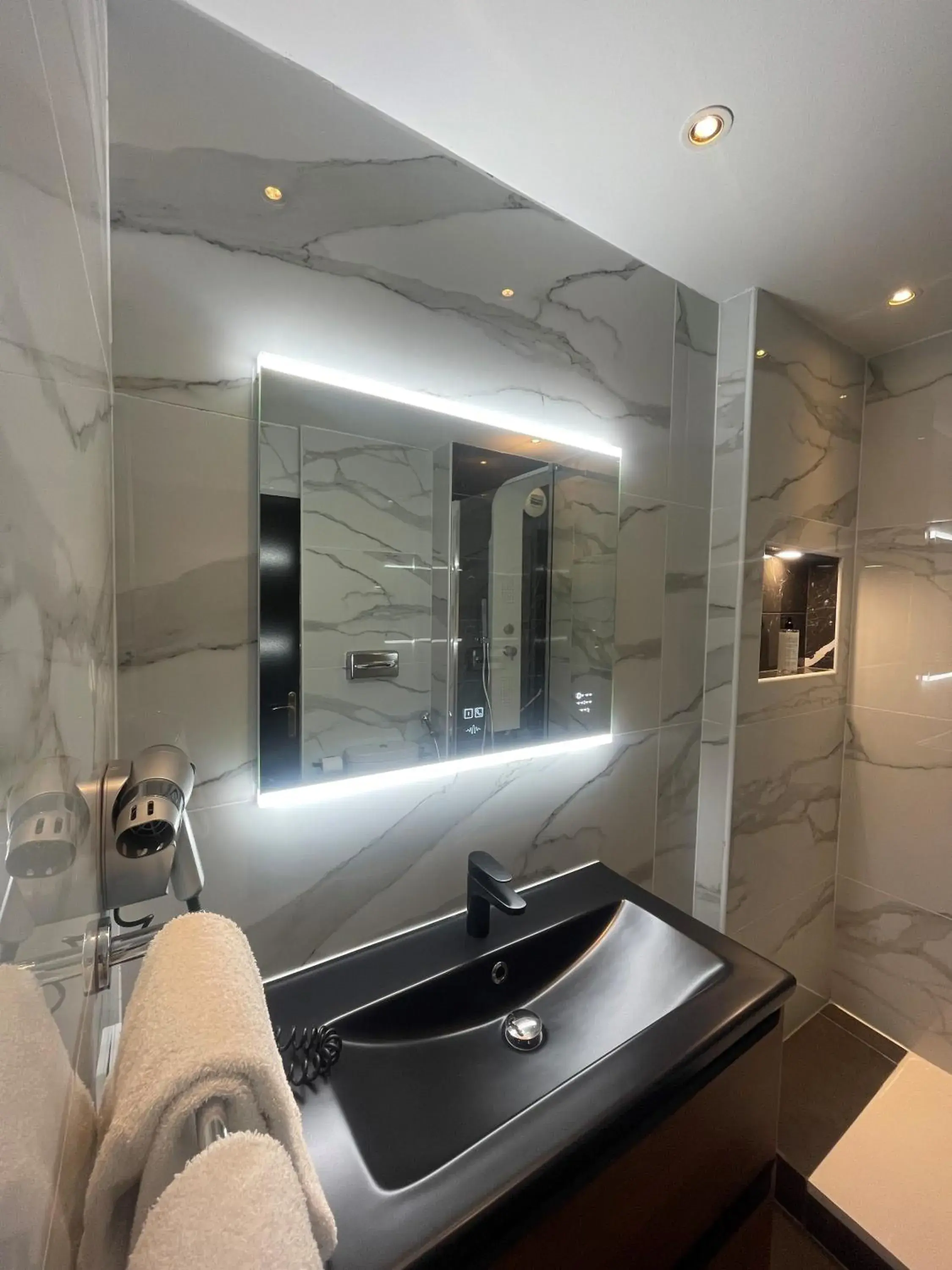 Deluxe Double Room with Balcony in Hôtel Gallia Cannes Deluxe Double Room with Balcony in Hôtel Gallia Cannes