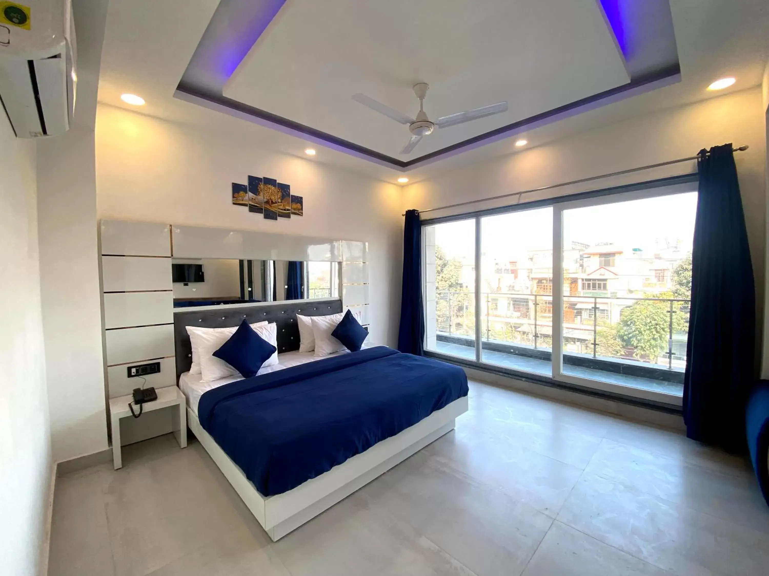Deluxe Double Room in The Metro Stay By F9 Hotels-Near Sector 18 Metro Station Noida Deluxe Double Room in The Metro Stay By F9 Hotels-Near Sector 18 Metro Station Noida