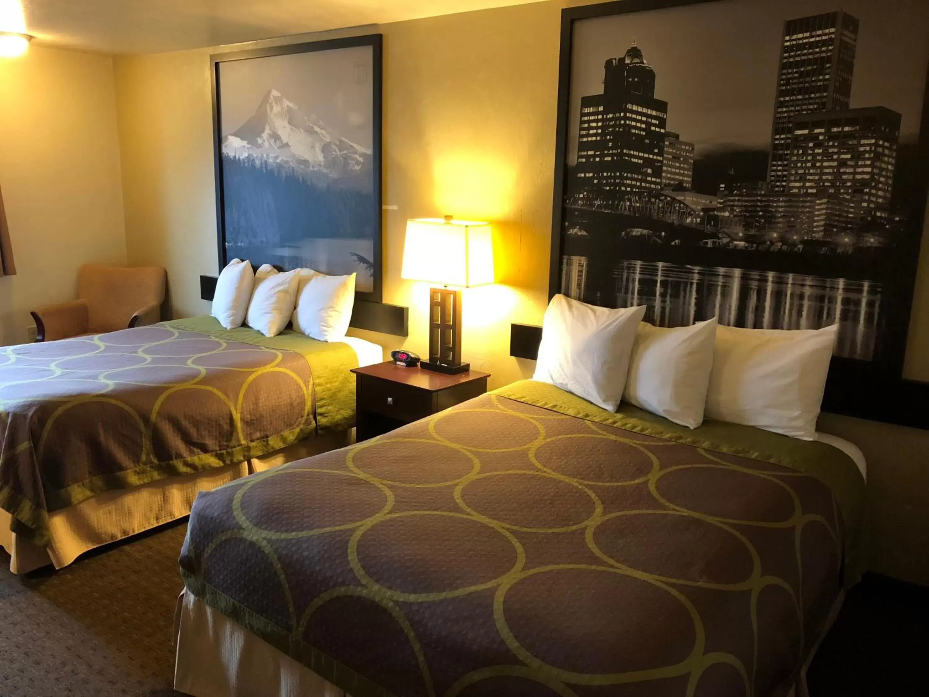 Queen Room with Two Queen Beds - Non-Smoking in Super 8 by Wyndham Woodburn Queen Room with Two Queen Beds - Non-Smoking in Super 8 by Wyndham Woodburn