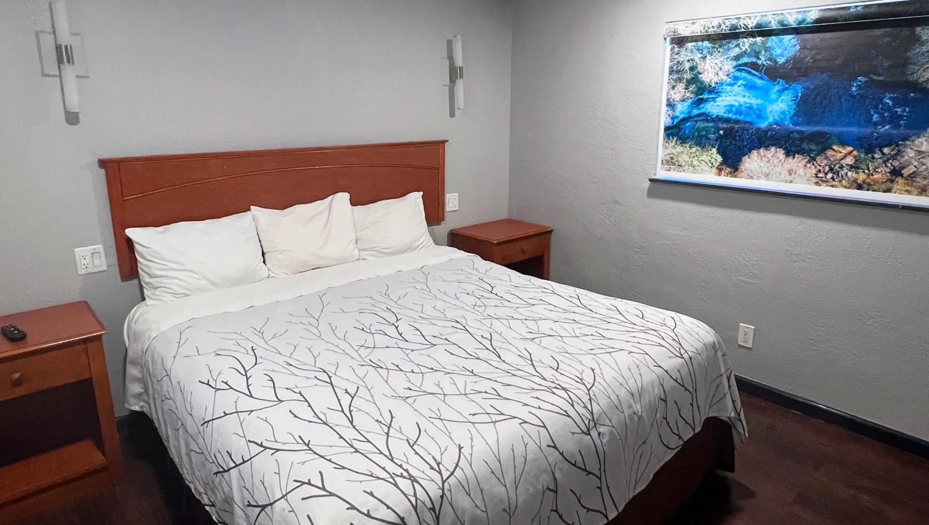 Two-Bedroom Suite in Anchorage Inn Lakeport Two-Bedroom Suite in Anchorage Inn Lakeport