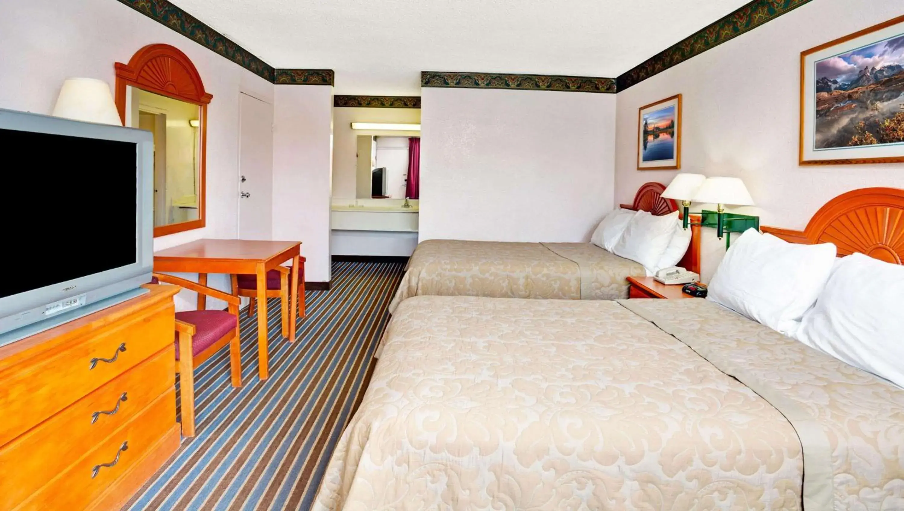 Double Room with Two Double Beds - Non-Smoking in Magnuson Hotel Jacksonville Downtown Double Room with Two Double Beds - Non-Smoking in Magnuson Hotel Jacksonville Downtown