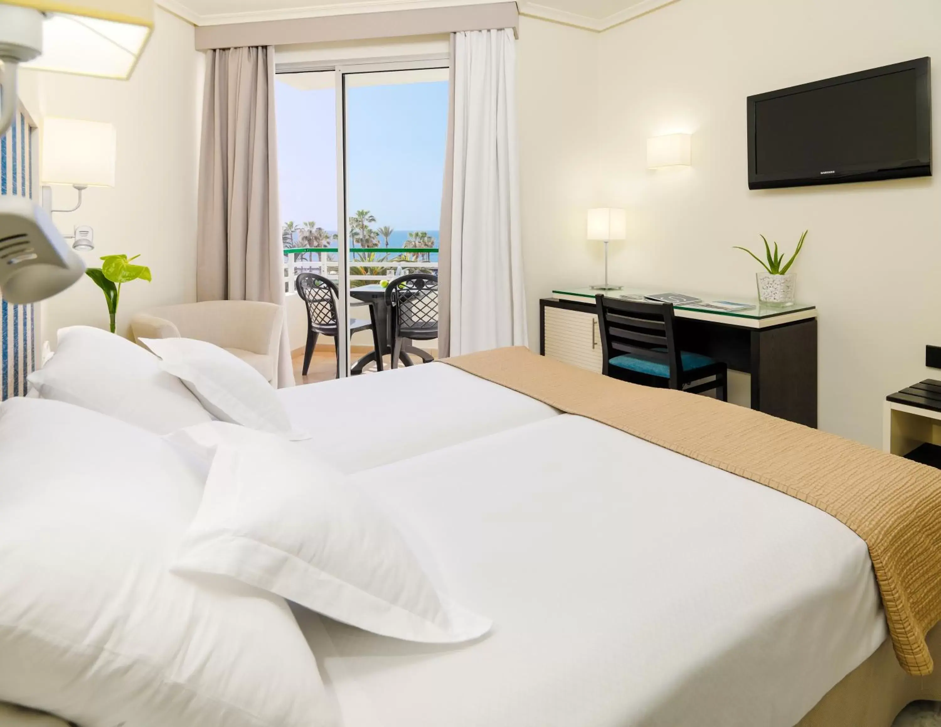 Double Room with Sea View (3 adults) in H10 Las Palmeras Double Room with Sea View (3 adults) in H10 Las Palmeras