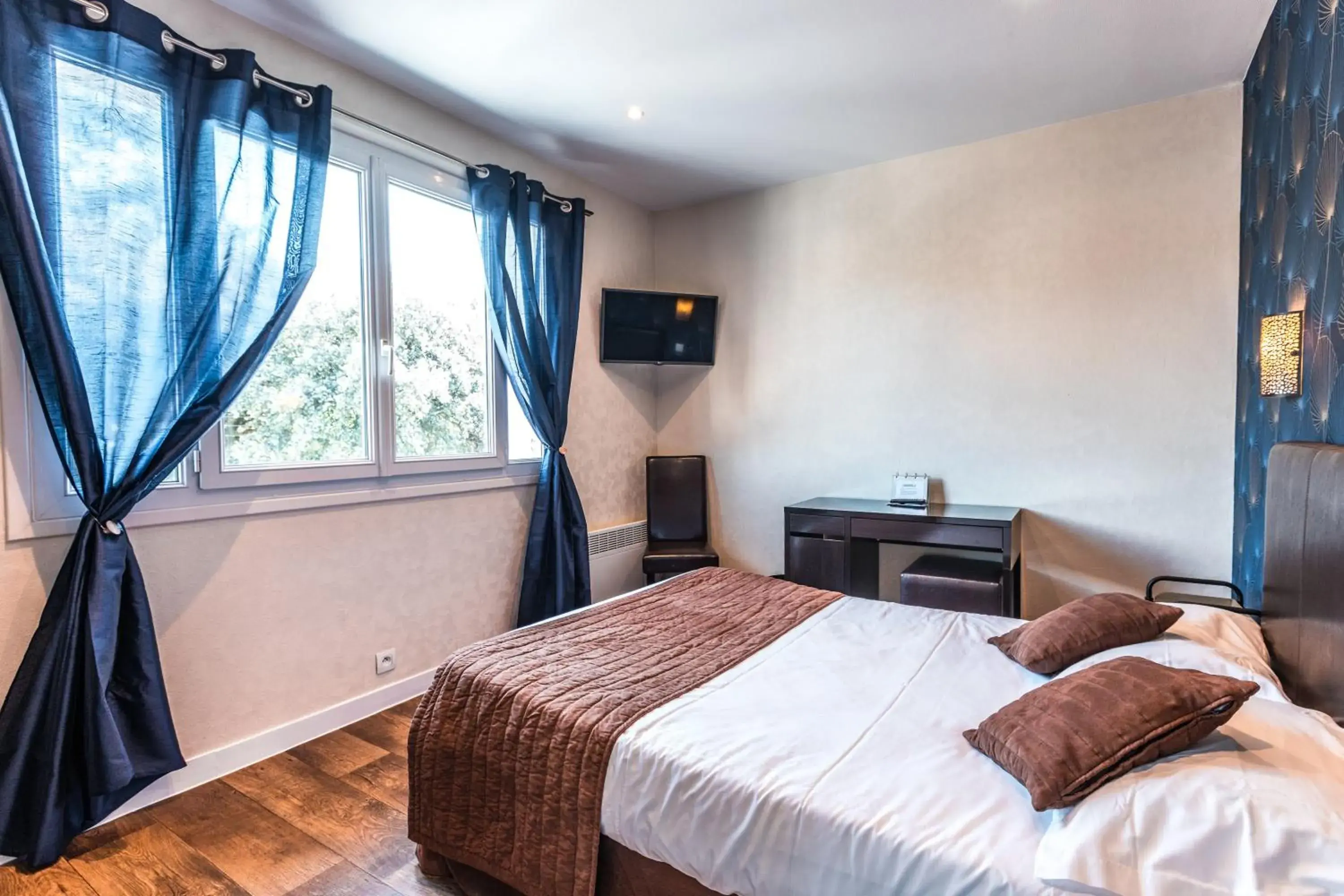 Double Room with Private Bathroom in Hotel Belle Vue Royan Double Room with Private Bathroom in Hotel Belle Vue Royan