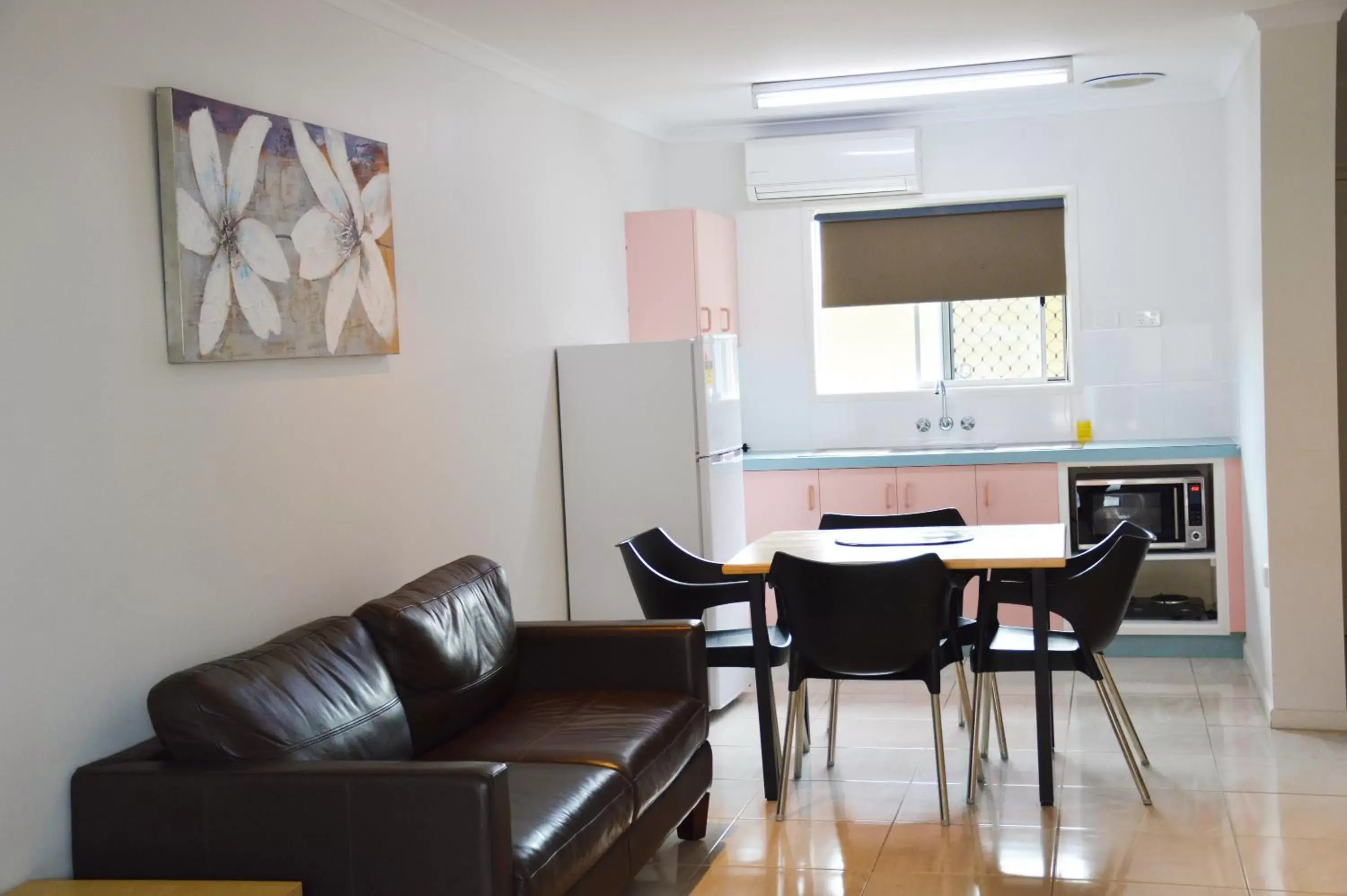 Deluxe Family Suite in Mackay Apartments The Rover Deluxe Family Suite in Mackay Apartments The Rover