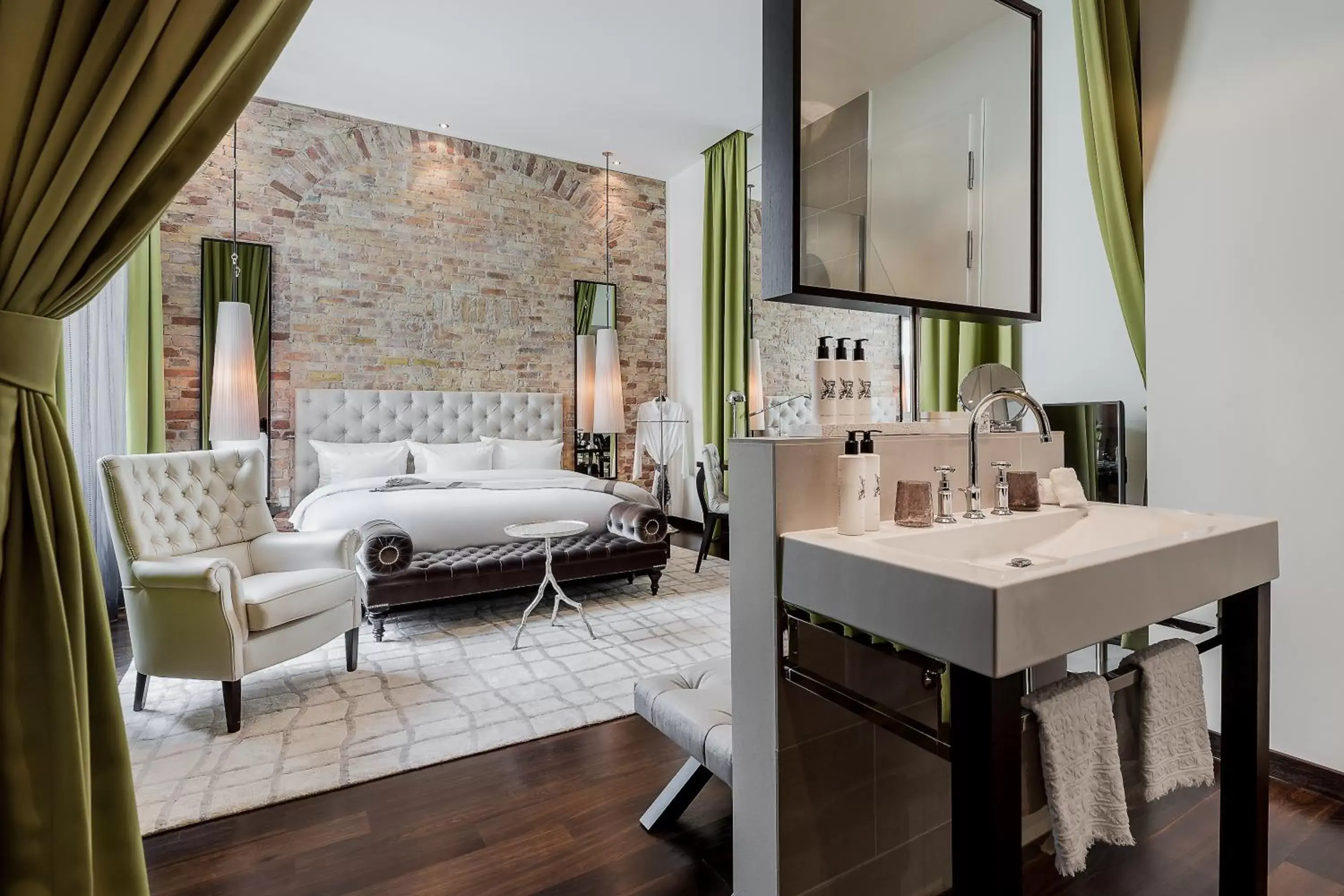 Junior Suite in Hotel Zoo Berlin Junior Suite in Hotel Zoo Berlin