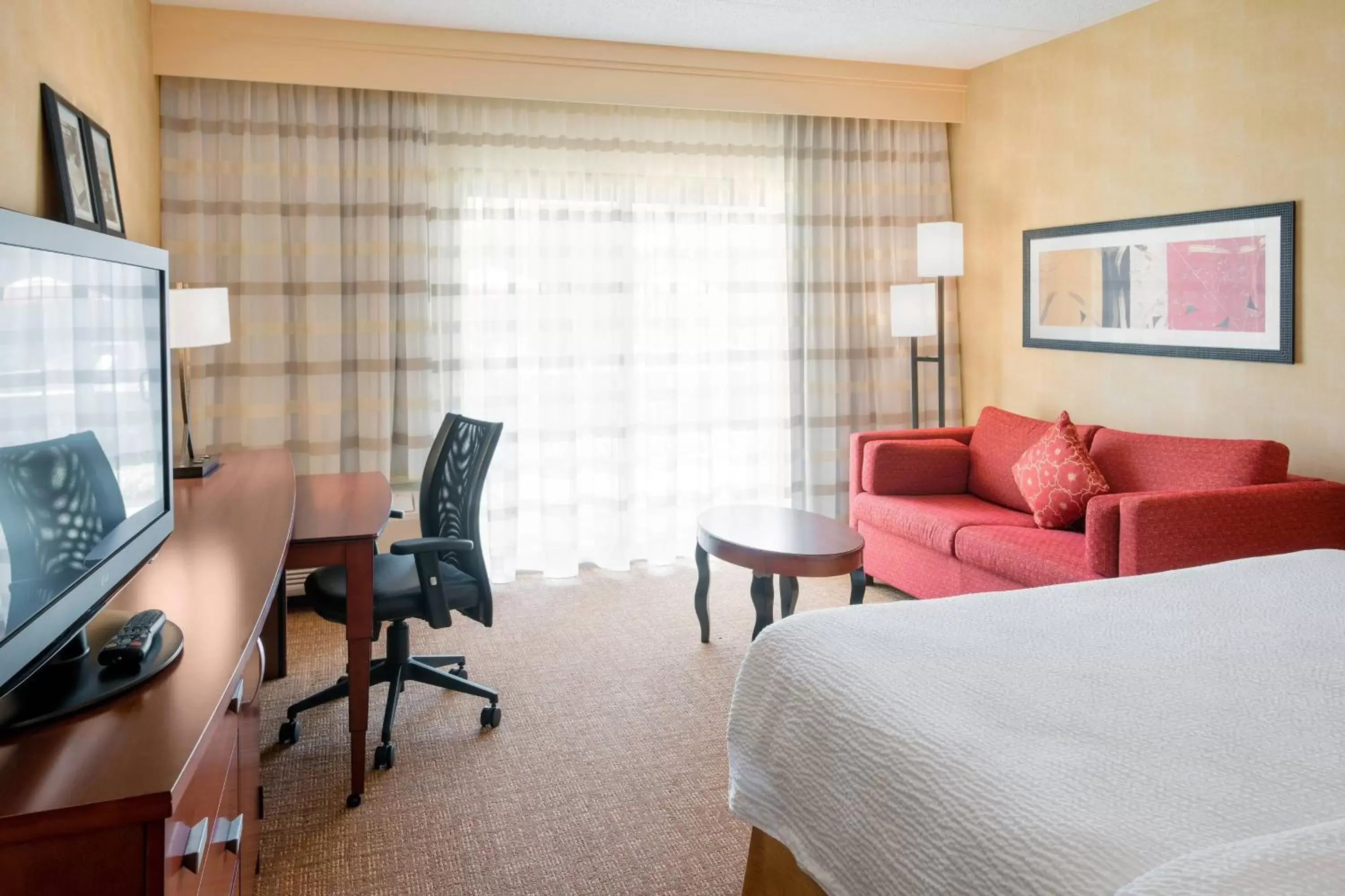 King Room with Sofa Bed and Transfer Shower - Mobility and Hearing Accessible in Courtyard by Marriott Chicago Naperville King Room with Sofa Bed and Transfer Shower - Mobility and Hearing Accessible in Courtyard by Marriott Chicago Naperville