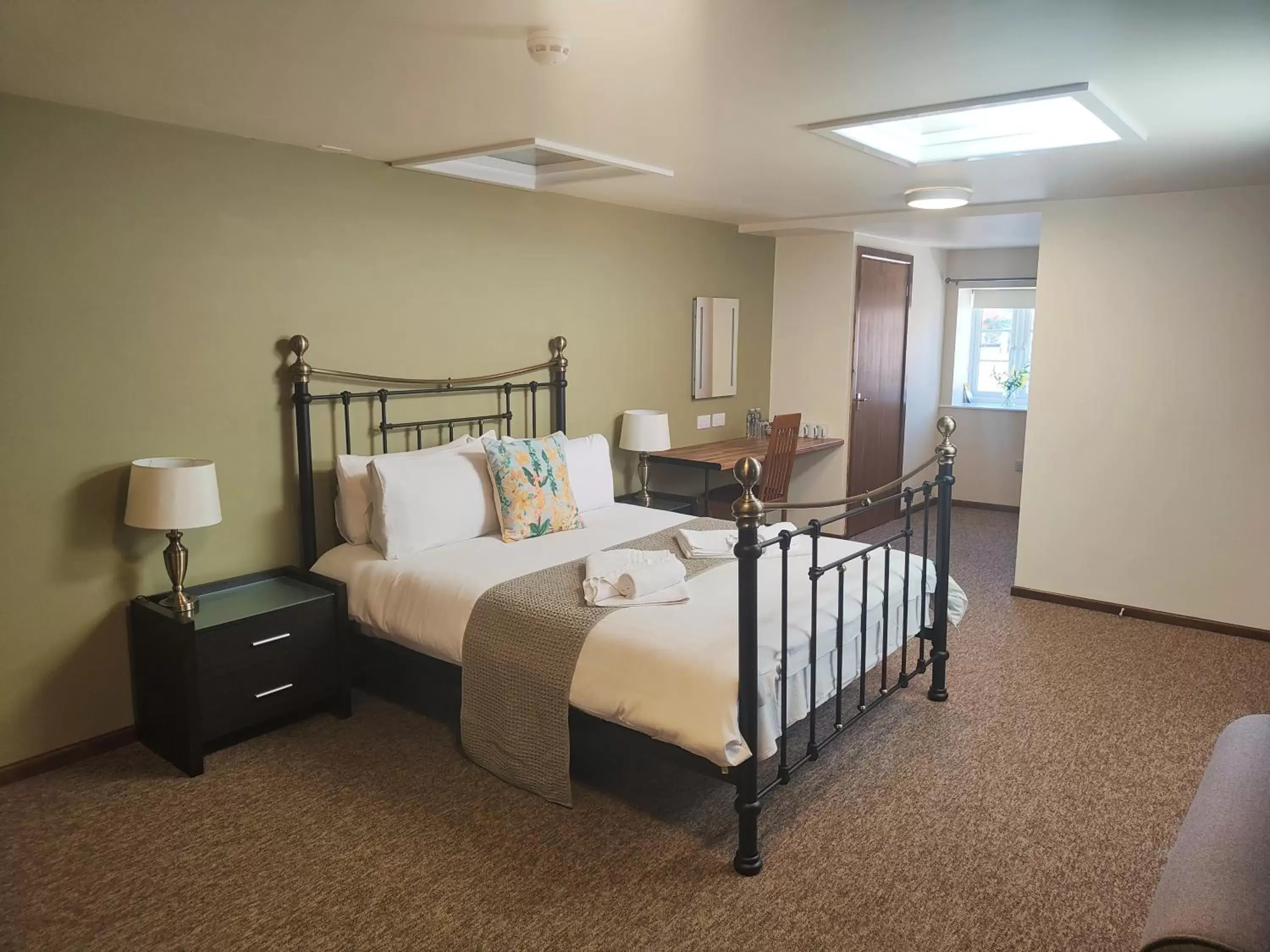 Twin Room with Shower in The Green Room Twin Room with Shower in The Green Room