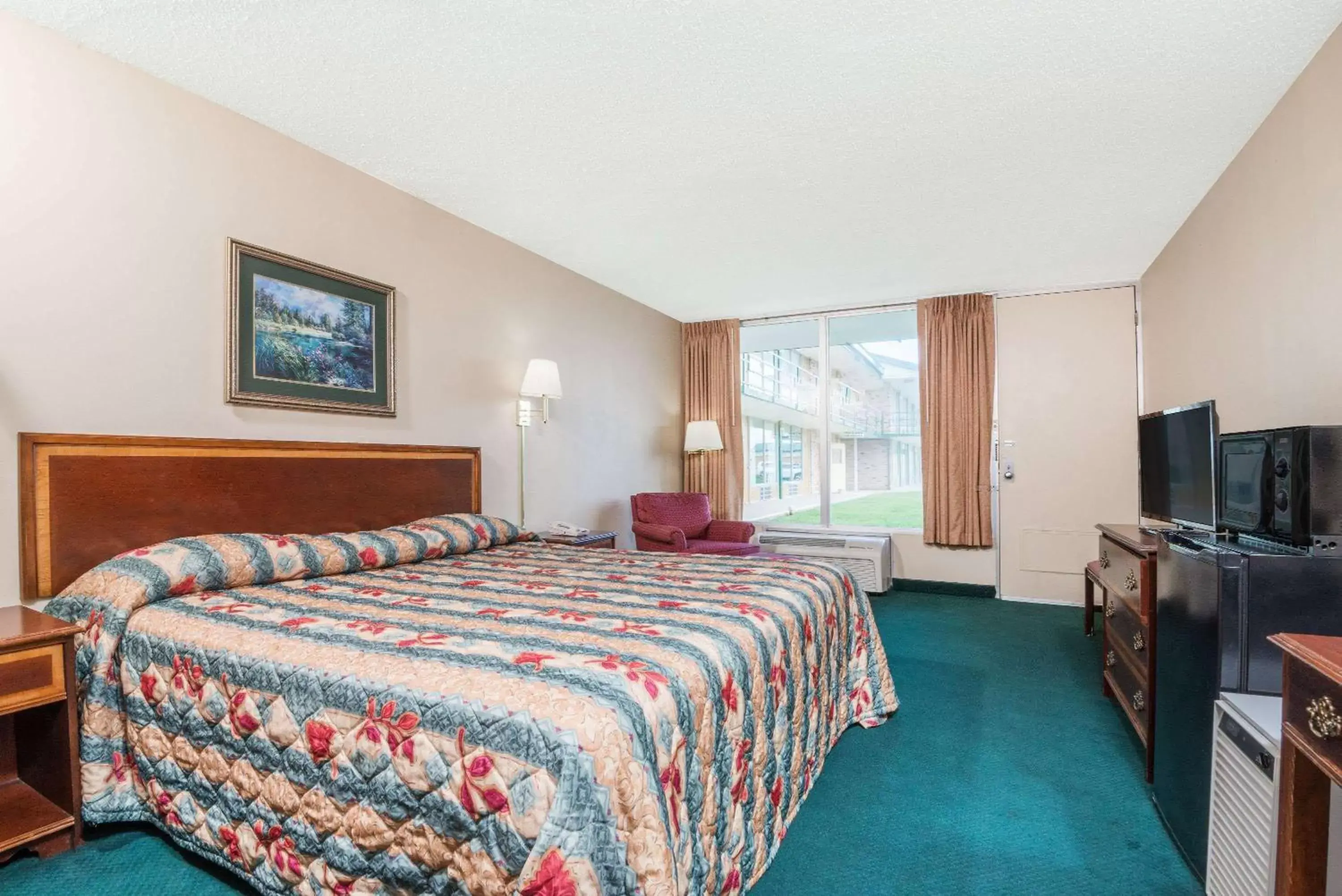 King Room - Disability Access - Non-Smoking in Knights Inn Wabash King Room - Disability Access - Non-Smoking in Knights Inn Wabash