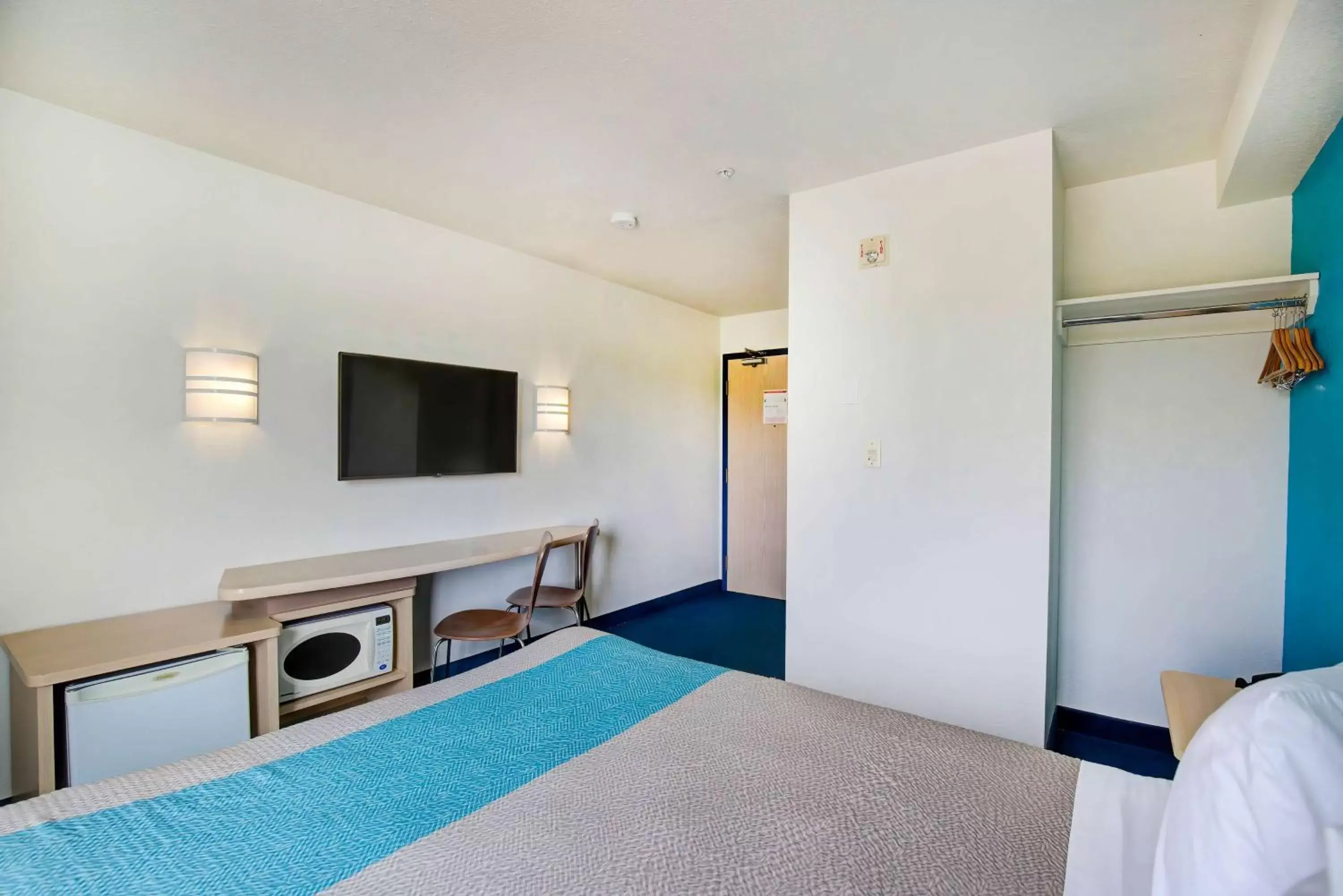 Queen Room - Disability Access - Roll in Shower in Motel 6-Grande Prairie, AB Queen Room - Disability Access - Roll in Shower in Motel 6-Grande Prairie, AB