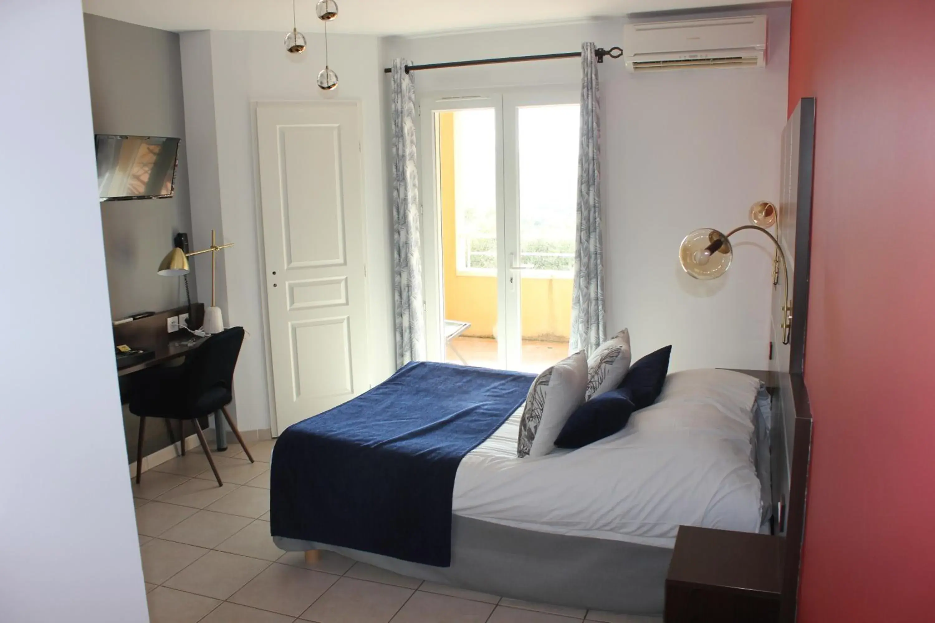 Double Room - Disability Access in INTER-HOTEL Côté Sud Hotel Allauch Double Room - Disability Access in INTER-HOTEL Côté Sud Hotel Allauch
