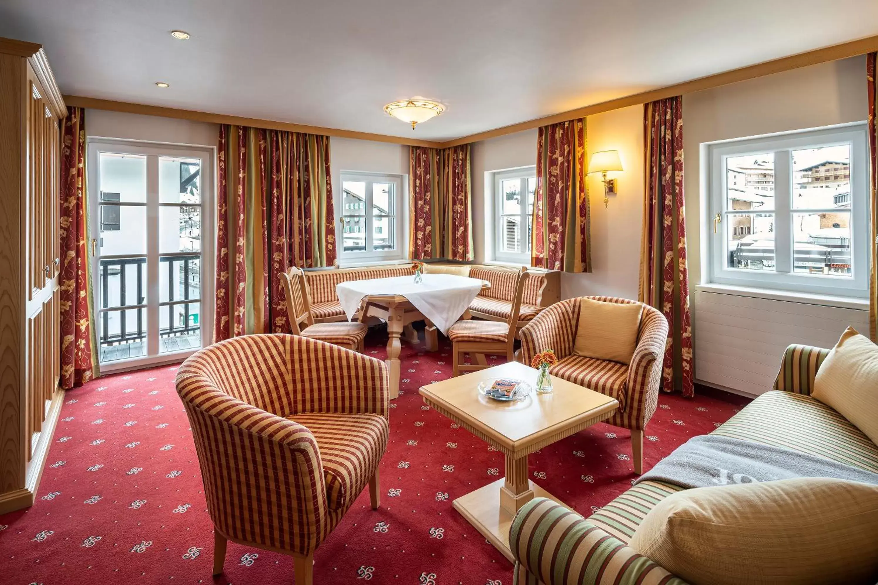 Suite in Hotel Tannbergerhof im Zentrum von Lech Suite in Hotel Tannbergerhof im Zentrum von Lech