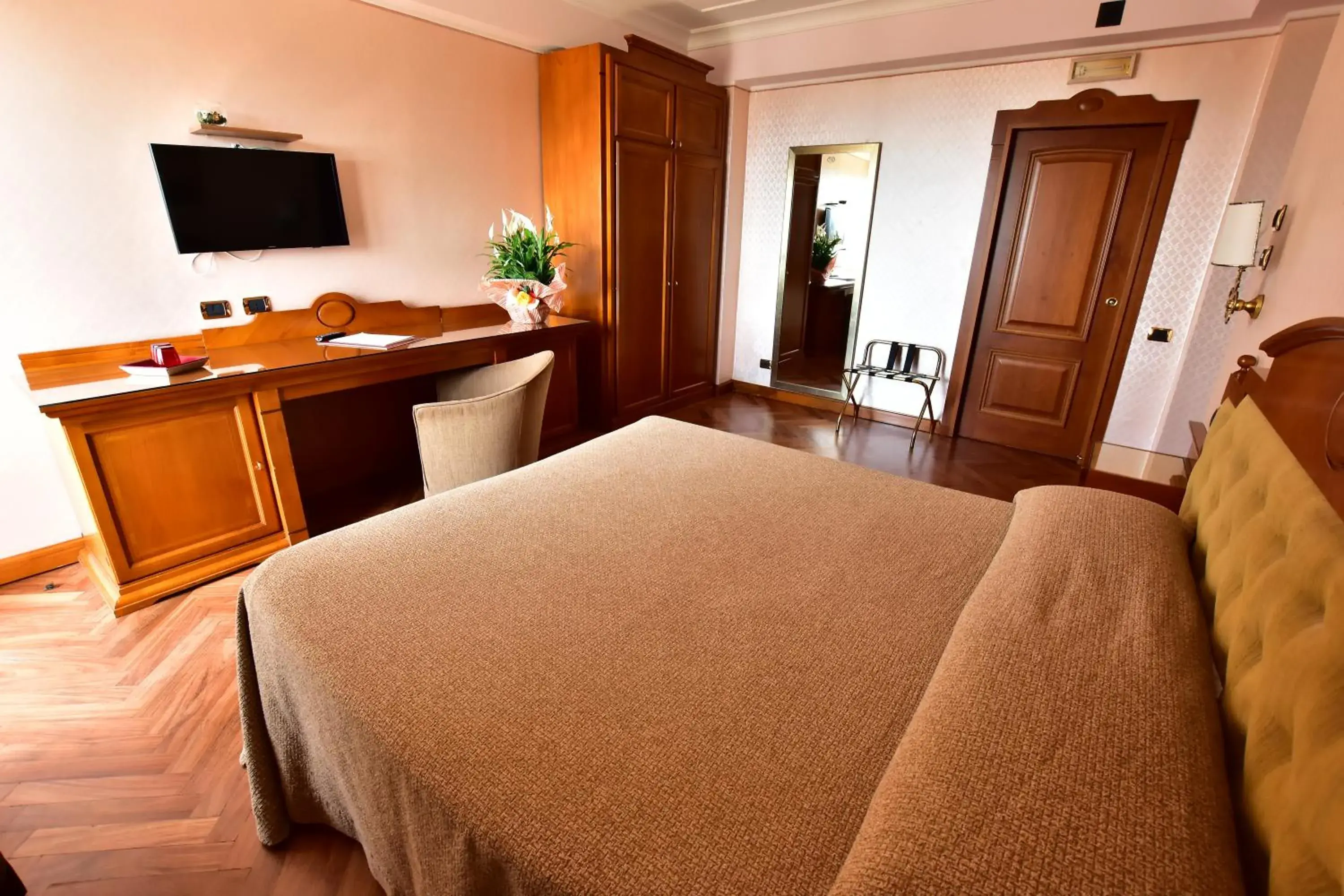 Superior Deluxe Double or Twin Room in Palazzo Rosenthal Vesuview Hotel & Resort Superior Deluxe Double or Twin Room in Palazzo Rosenthal Vesuview Hotel & Resort