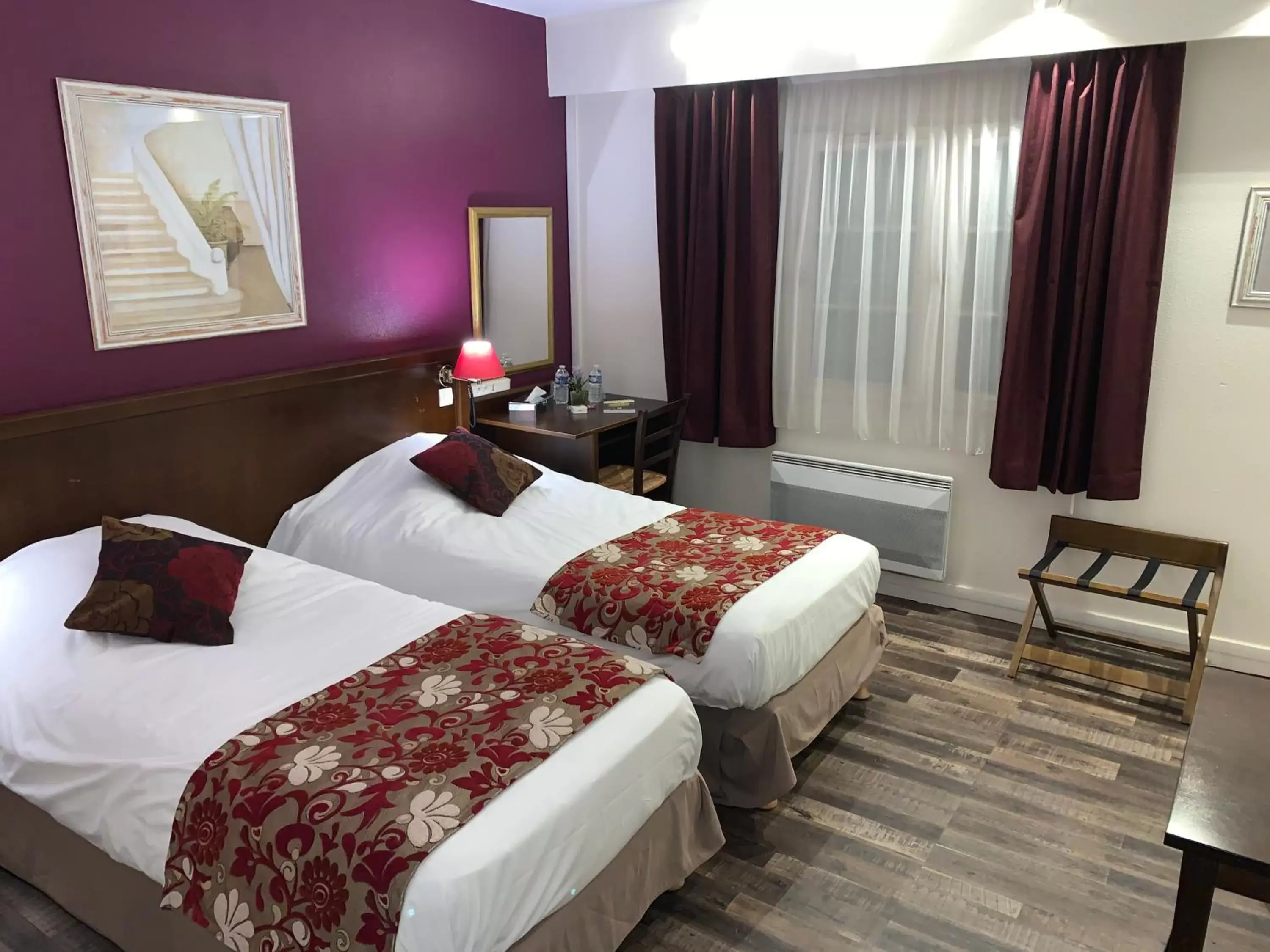 Twin Room in Logis Hôtel Les Nymphéas Twin Room in Logis Hôtel Les Nymphéas