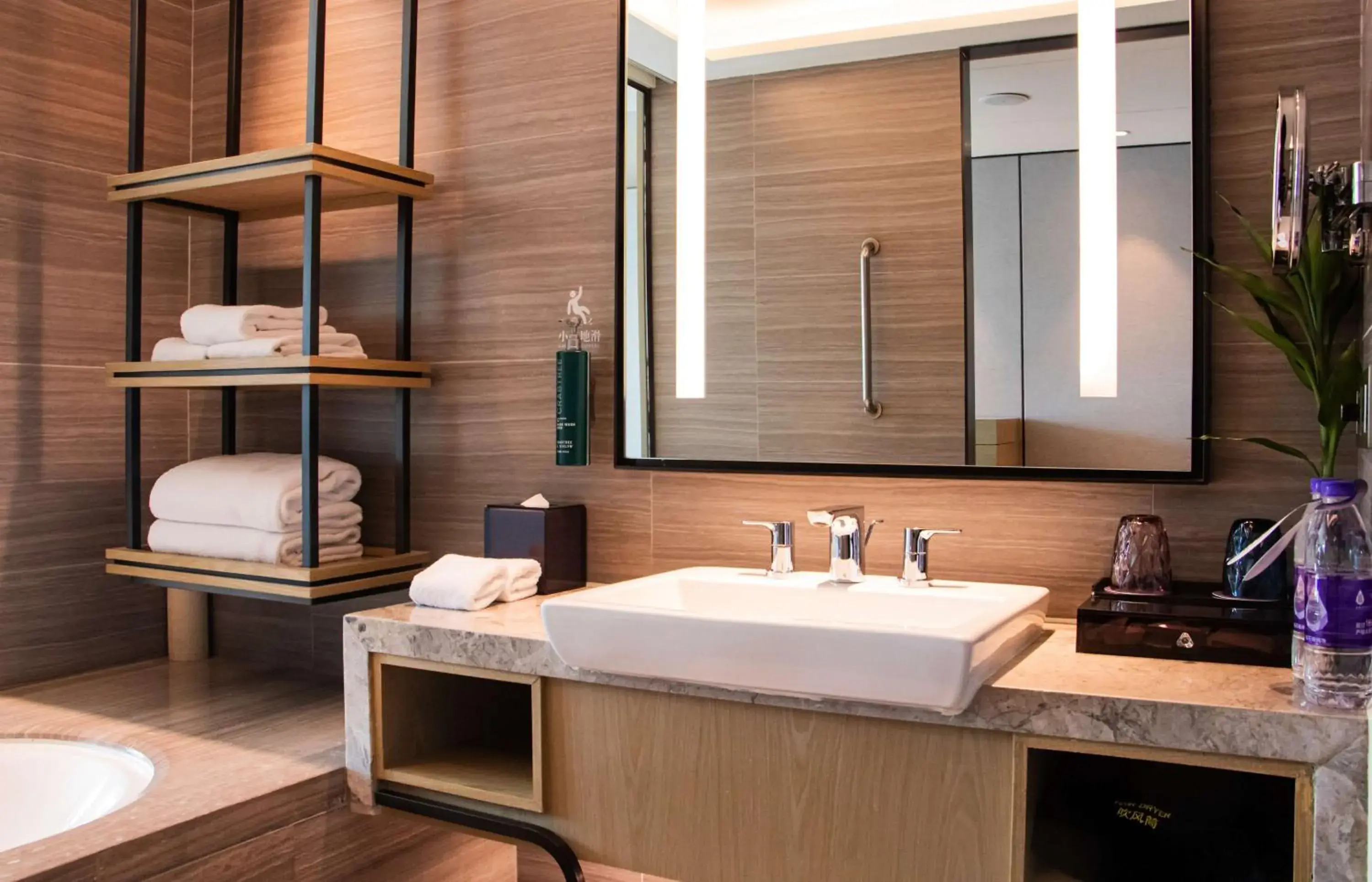 King Room with City View in DoubleTree By Hilton Shenzhen Longhua King Room with City View in DoubleTree By Hilton Shenzhen Longhua