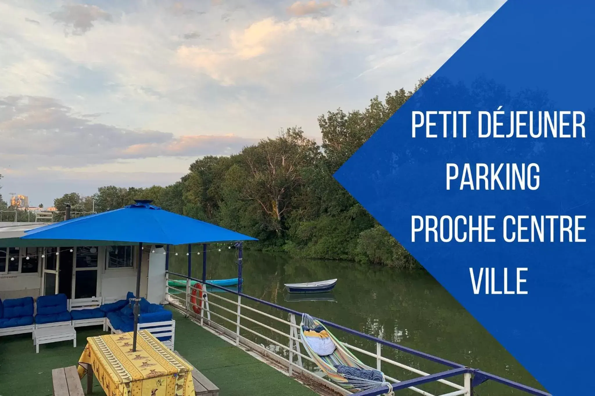 Balcony/Terrace in Péniche Le Pescalune - Chambre d'hôtes Balcony/Terrace in Péniche Le Pescalune - Chambre d'hôtes