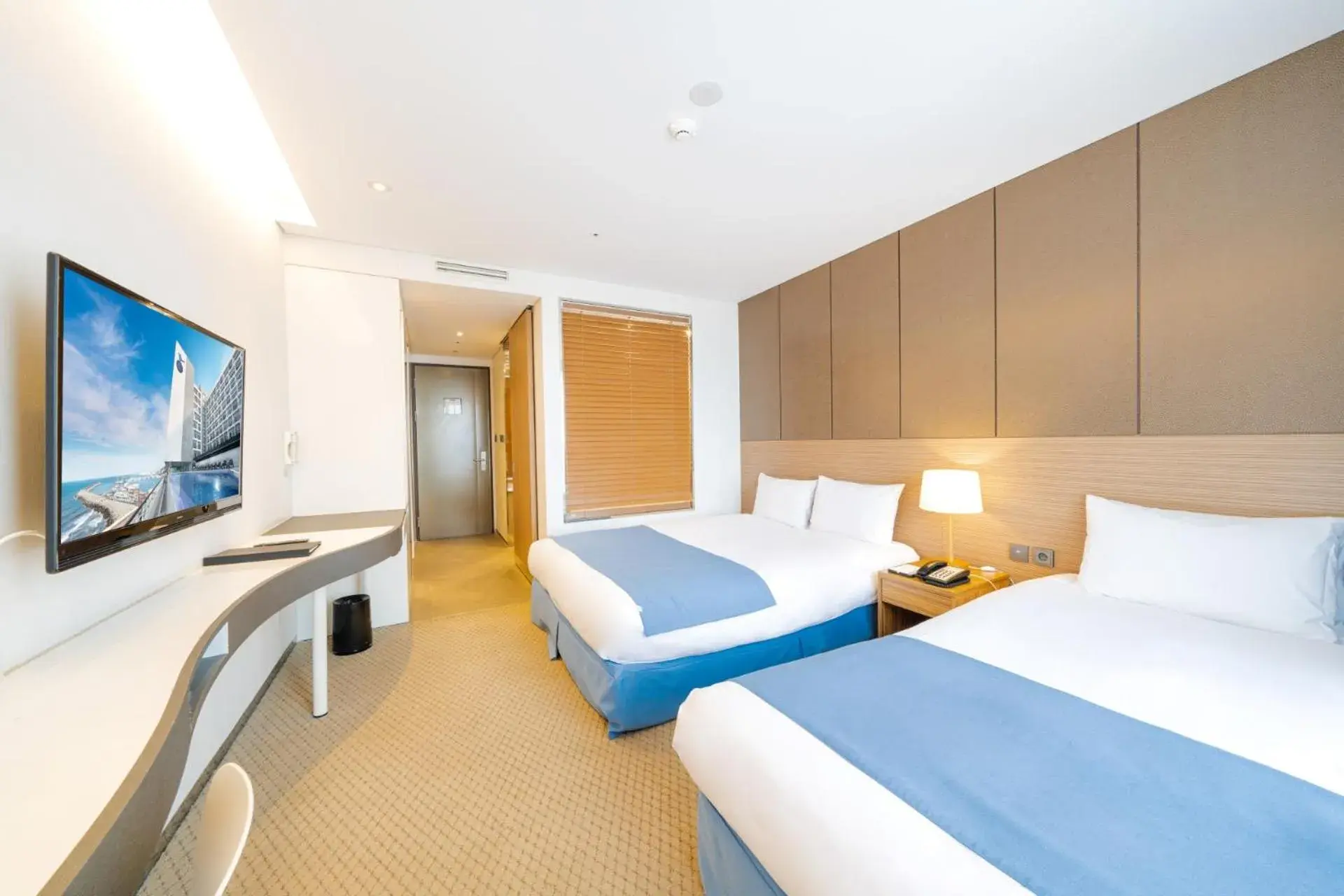 Deluxe Family Twin Room with Ocean View in Hotel Whistlelark, BW Signature Collection Deluxe Family Twin Room with Ocean View in Hotel Whistlelark, BW Signature Collection