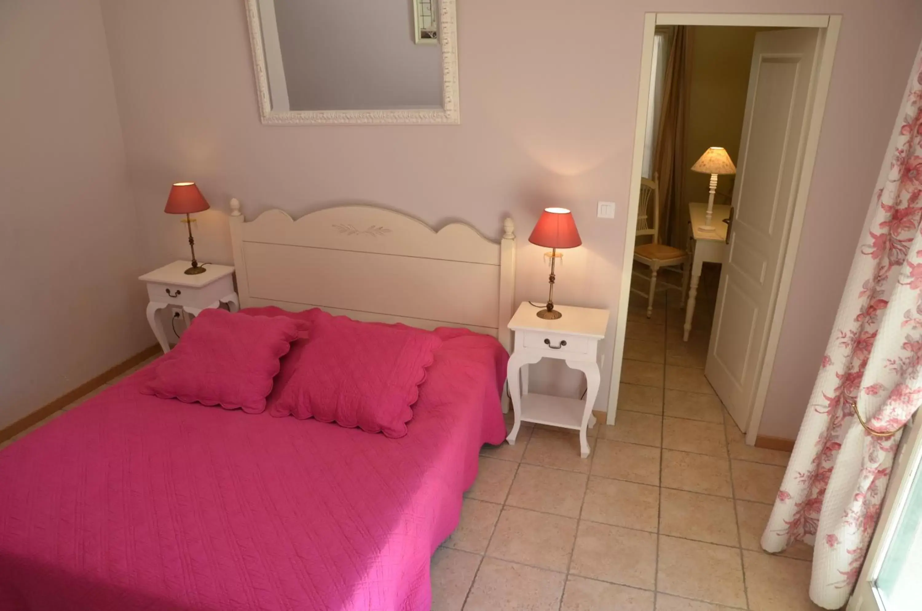 Suite with Balcony in Hotel Restaurant Le Clos De Pradines Suite with Balcony in Hotel Restaurant Le Clos De Pradines