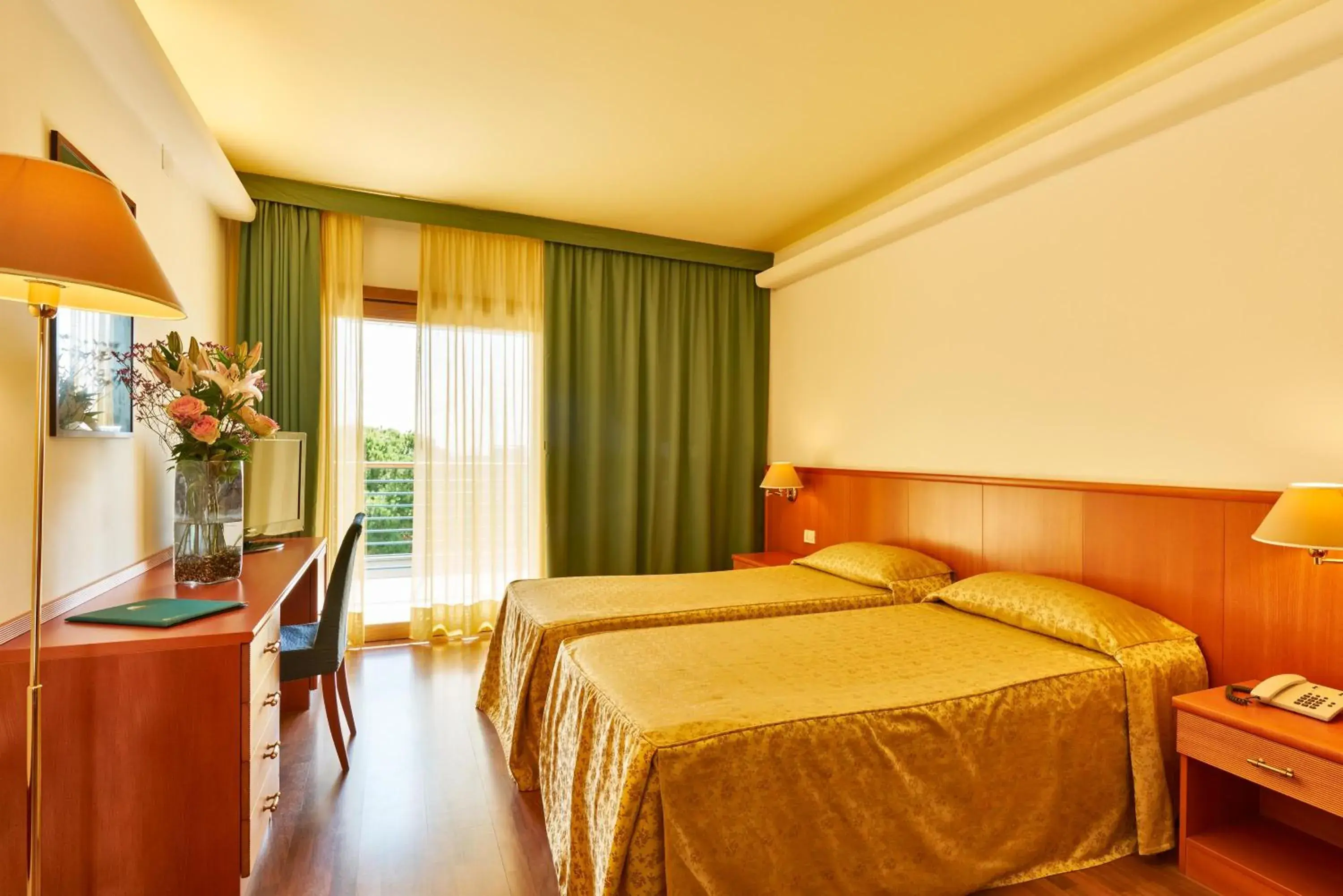 Double or Twin Room - Disability Access in Hotel Rialto Double or Twin Room - Disability Access in Hotel Rialto