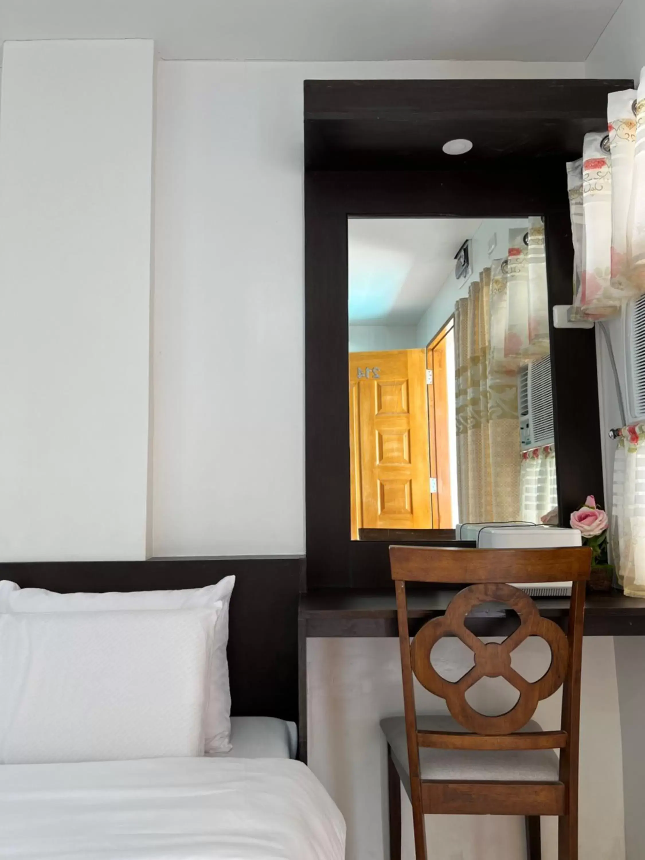 Queen Suite with Pool View in GingGing Hotel And Resort Queen Suite with Pool View in GingGing Hotel And Resort