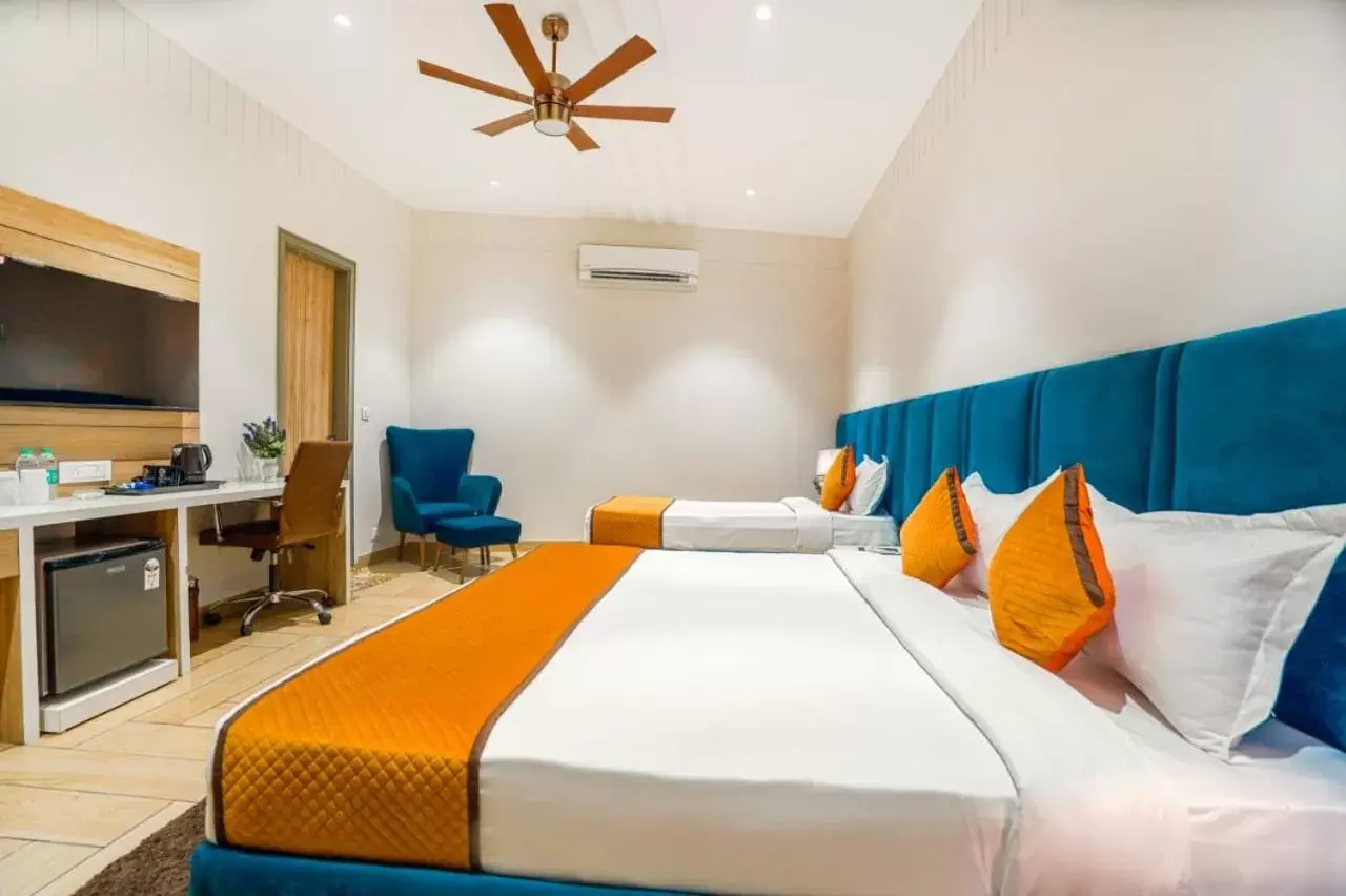 Executive Triple Room in Greenwood Villa By Levelup Executive Triple Room in Greenwood Villa By Levelup