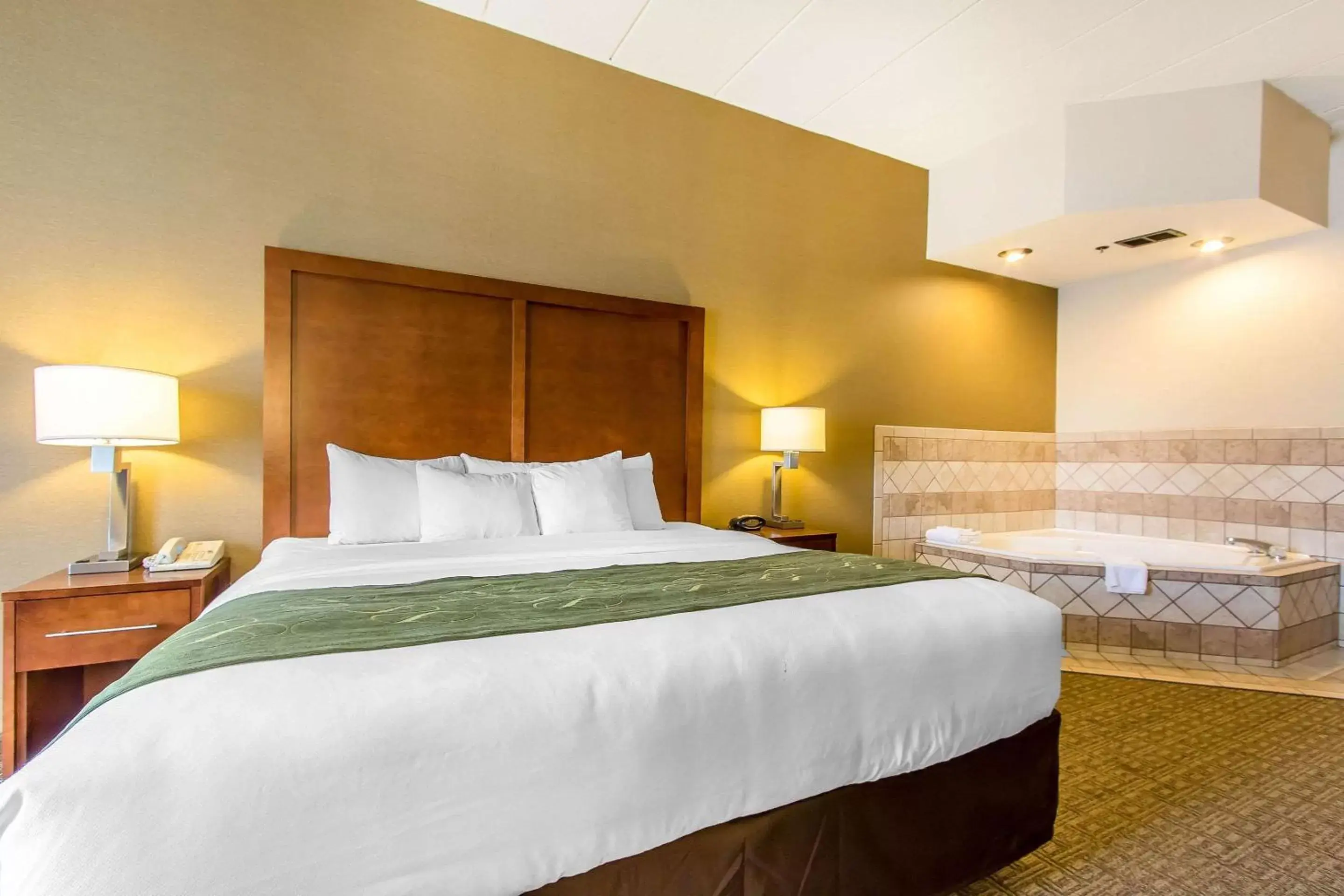 King Suite with Sofa Bed and Spa Bath - Non-Smoking in Comfort Suites Richmond King Suite with Sofa Bed and Spa Bath - Non-Smoking in Comfort Suites Richmond