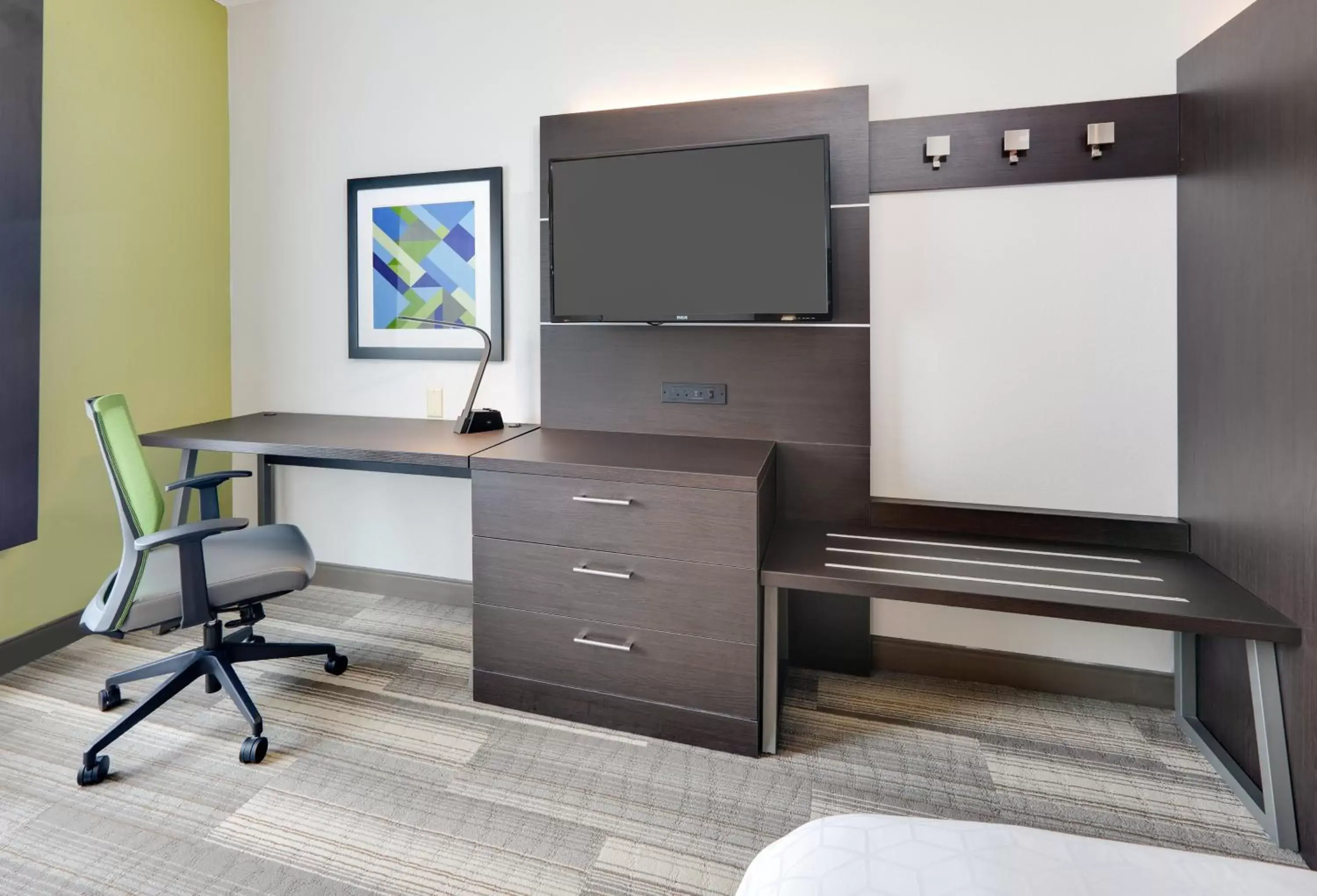 Standard Queen Room with Two Queen Beds in Holiday Inn Express Hotel & Suites Dublin by IHG Standard Queen Room with Two Queen Beds in Holiday Inn Express Hotel & Suites Dublin by IHG