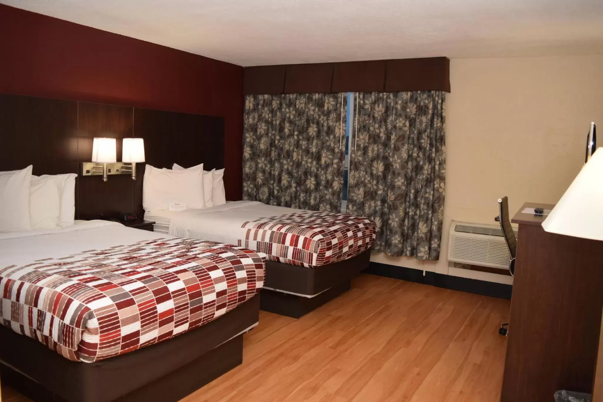 Deluxe Double Room with Two Double Beds - Non Smoking in Red Roof Inn Batavia Deluxe Double Room with Two Double Beds - Non Smoking in Red Roof Inn Batavia