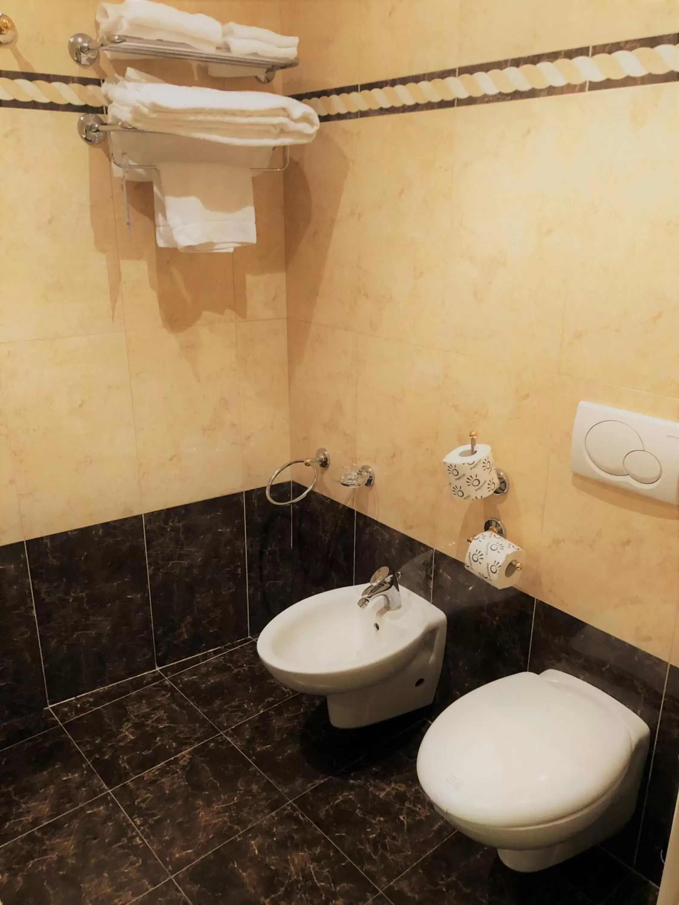 Triple Room in Hotel La Noce Triple Room in Hotel La Noce