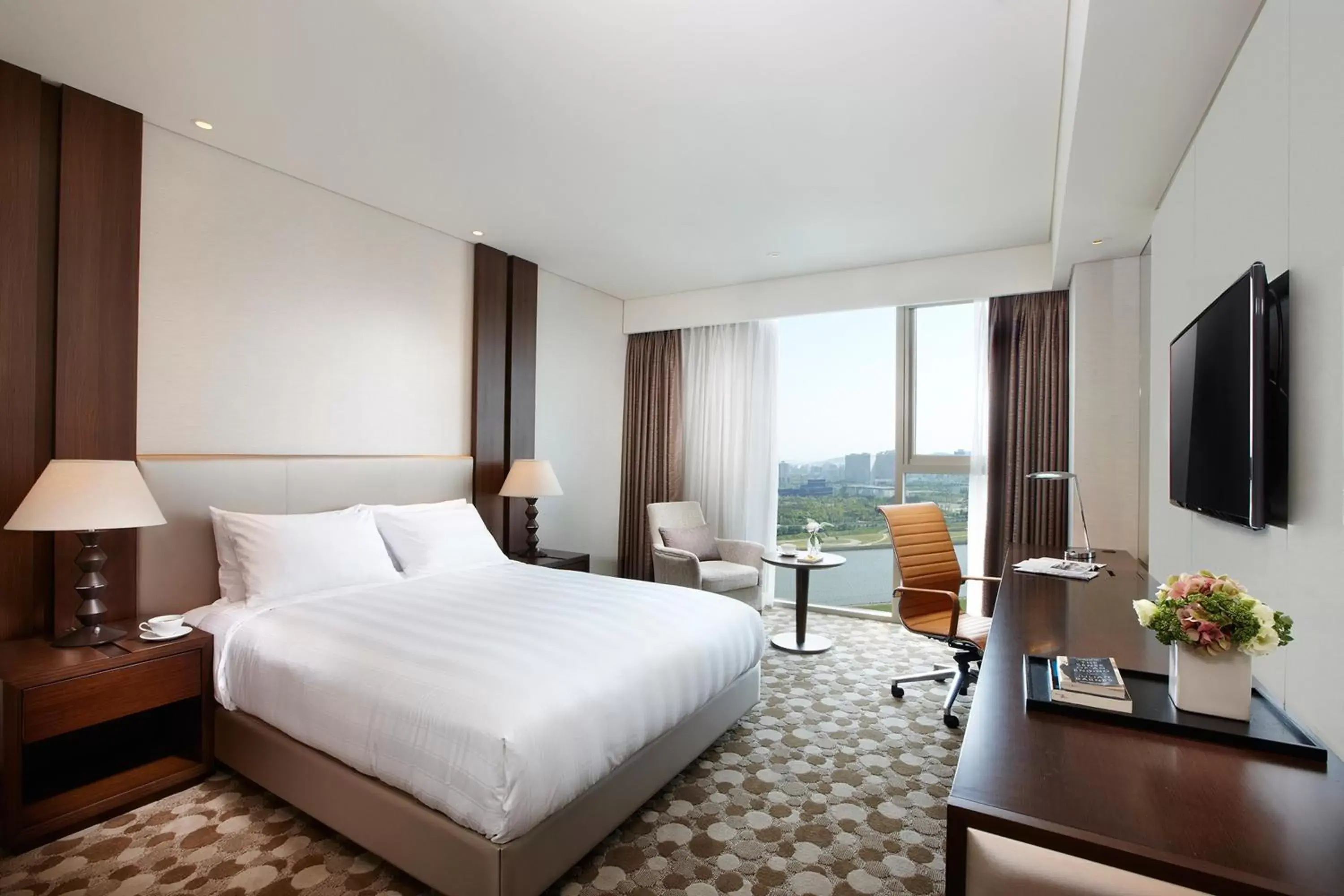 Deluxe Double Room with River View in LOTTE CITY HOTEL Daejeon Deluxe Double Room with River View in LOTTE CITY HOTEL Daejeon