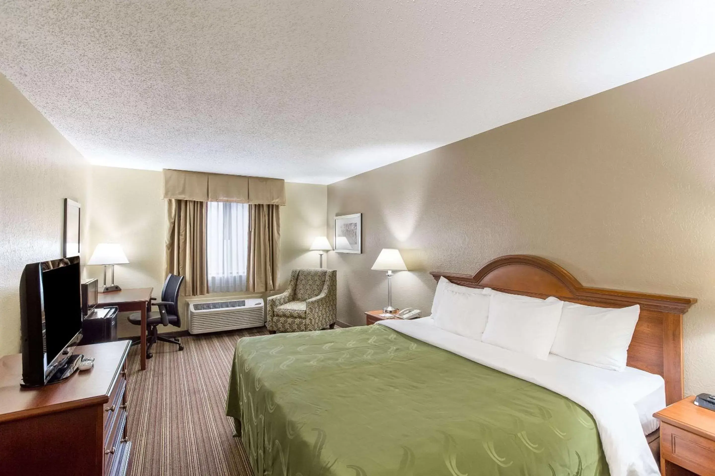 King Room - Non-Smoking in Quality Inn King Room - Non-Smoking in Quality Inn