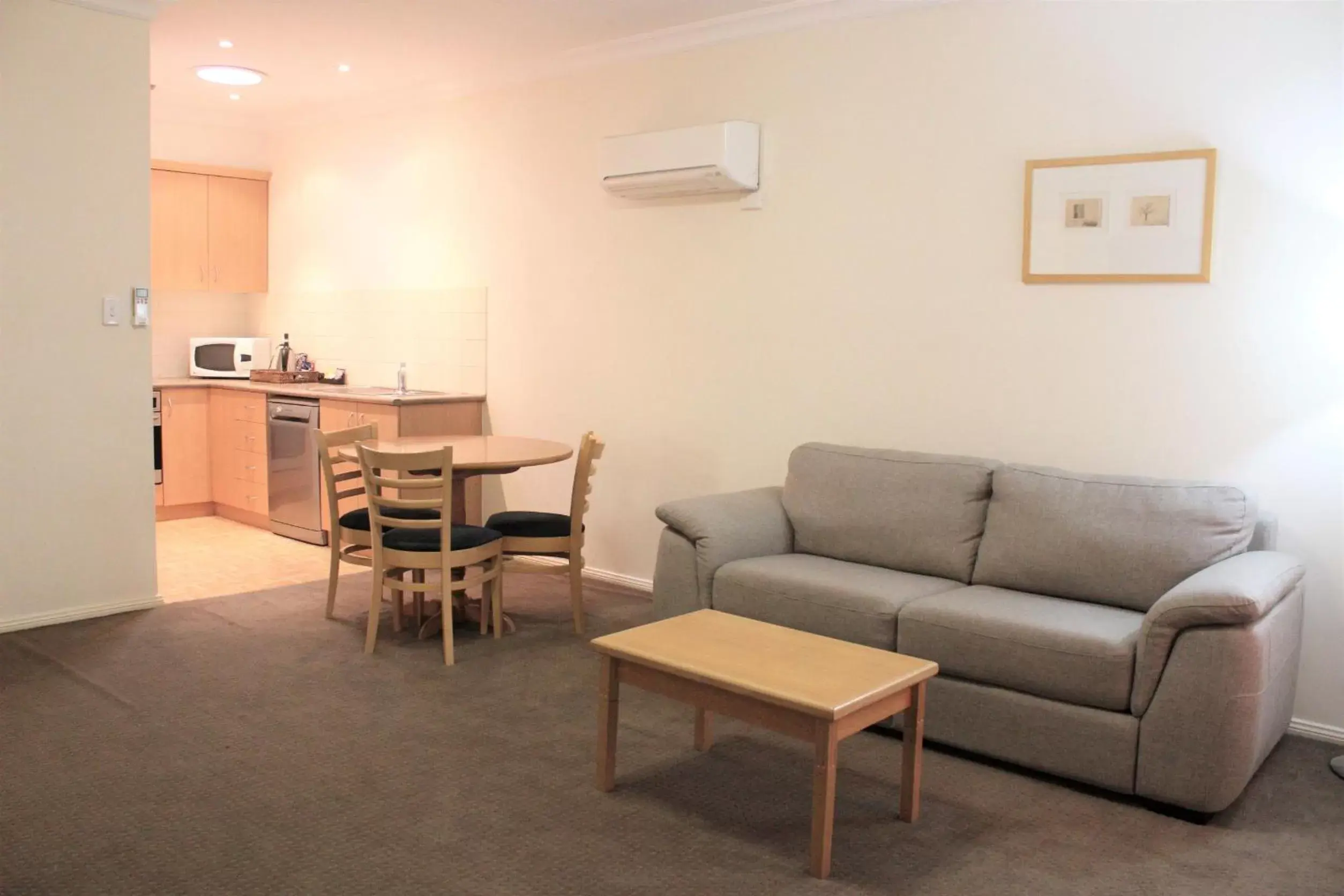 One-Bedroom Spa Apartment with Balcony in Carlyle Suites & Apartments One-Bedroom Spa Apartment with Balcony in Carlyle Suites & Apartments