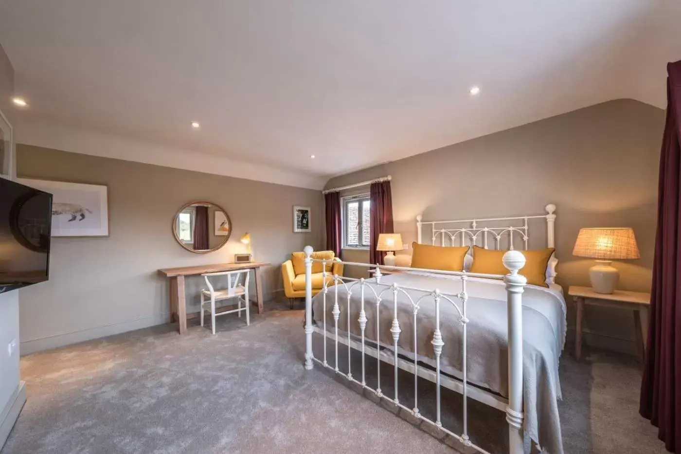 Deluxe King Room in The Crown Inn Deluxe King Room in The Crown Inn