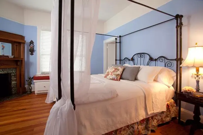 Deluxe King Room in Blue Heron Inn Deluxe King Room in Blue Heron Inn