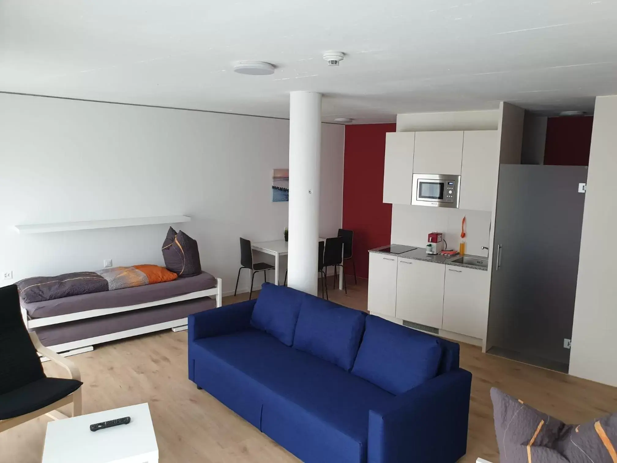 Large Superior Family Studio with Balcony in Anstatthotel Horw - app self-check-in Large Superior Family Studio with Balcony in Anstatthotel Horw - app self-check-in