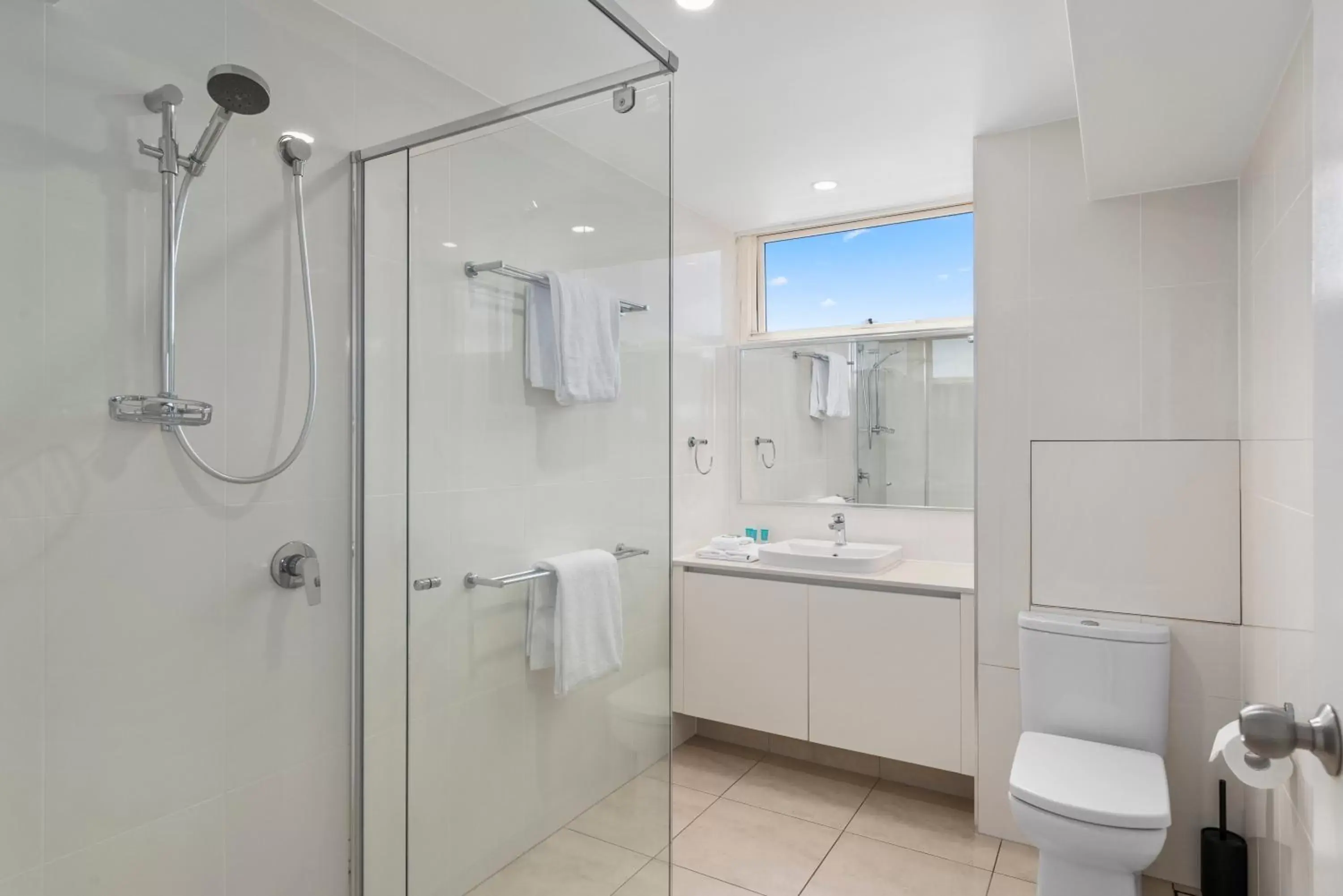 Deluxe One-Bedroom Apartment with Ocean View in 84 The Spit Holiday Apartments Deluxe One-Bedroom Apartment with Ocean View in 84 The Spit Holiday Apartments