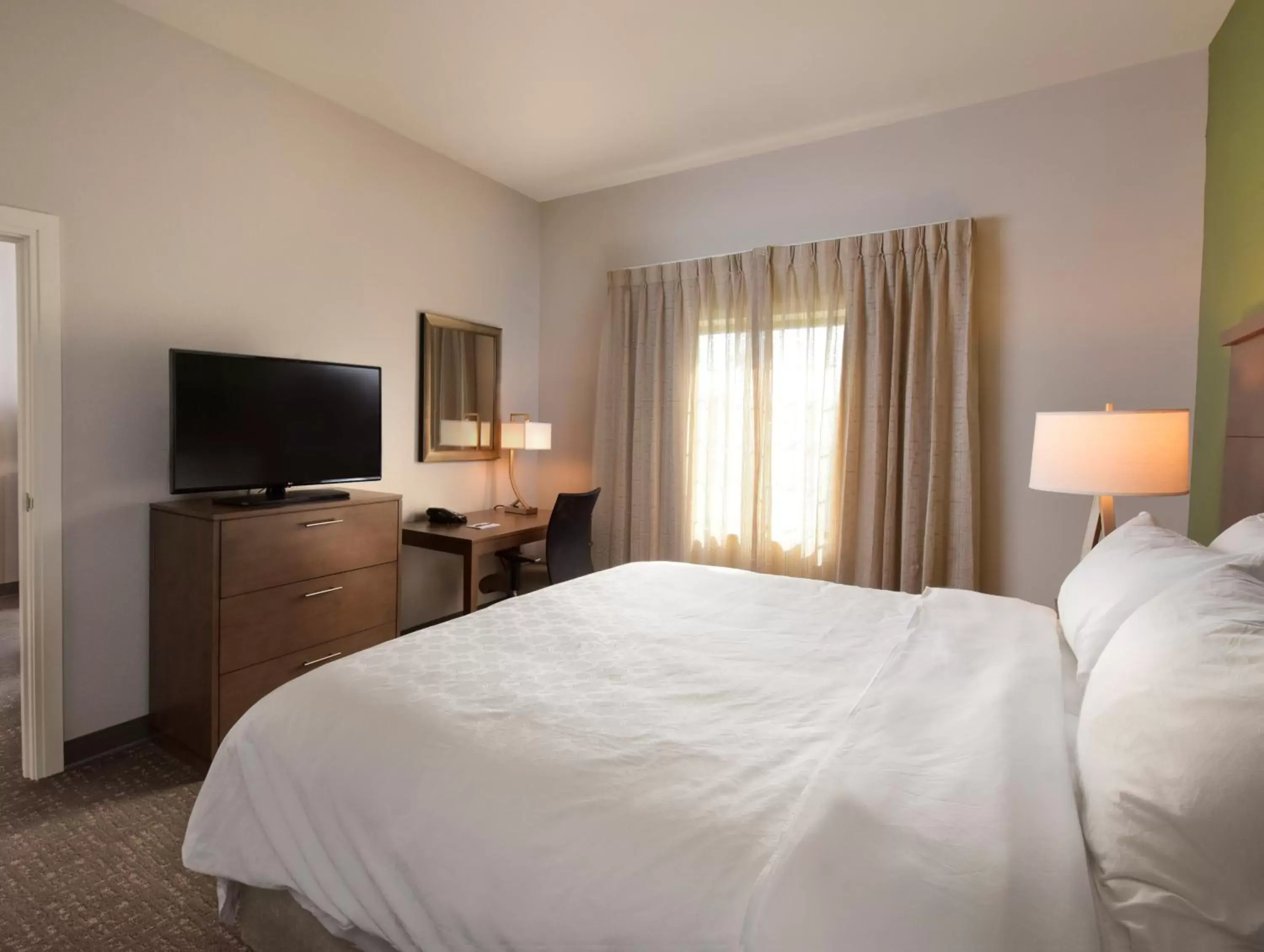 Two-Bedroom Suite - Communications Accessible in Staybridge Suites - Wisconsin Dells - Lake Delton by IHG Two-Bedroom Suite - Communications Accessible in Staybridge Suites - Wisconsin Dells - Lake Delton by IHG