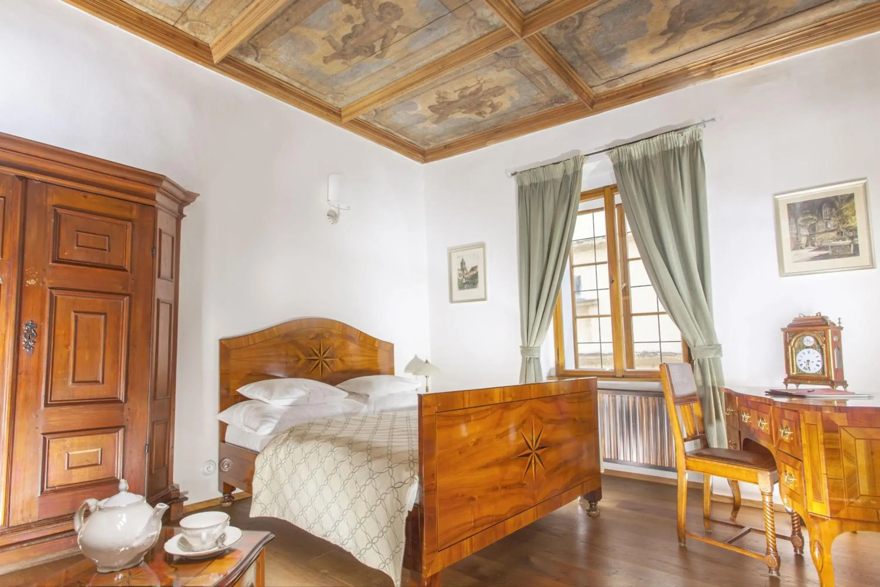 Superior Double Room in Hotel At the Green Grape Superior Double Room in Hotel At the Green Grape